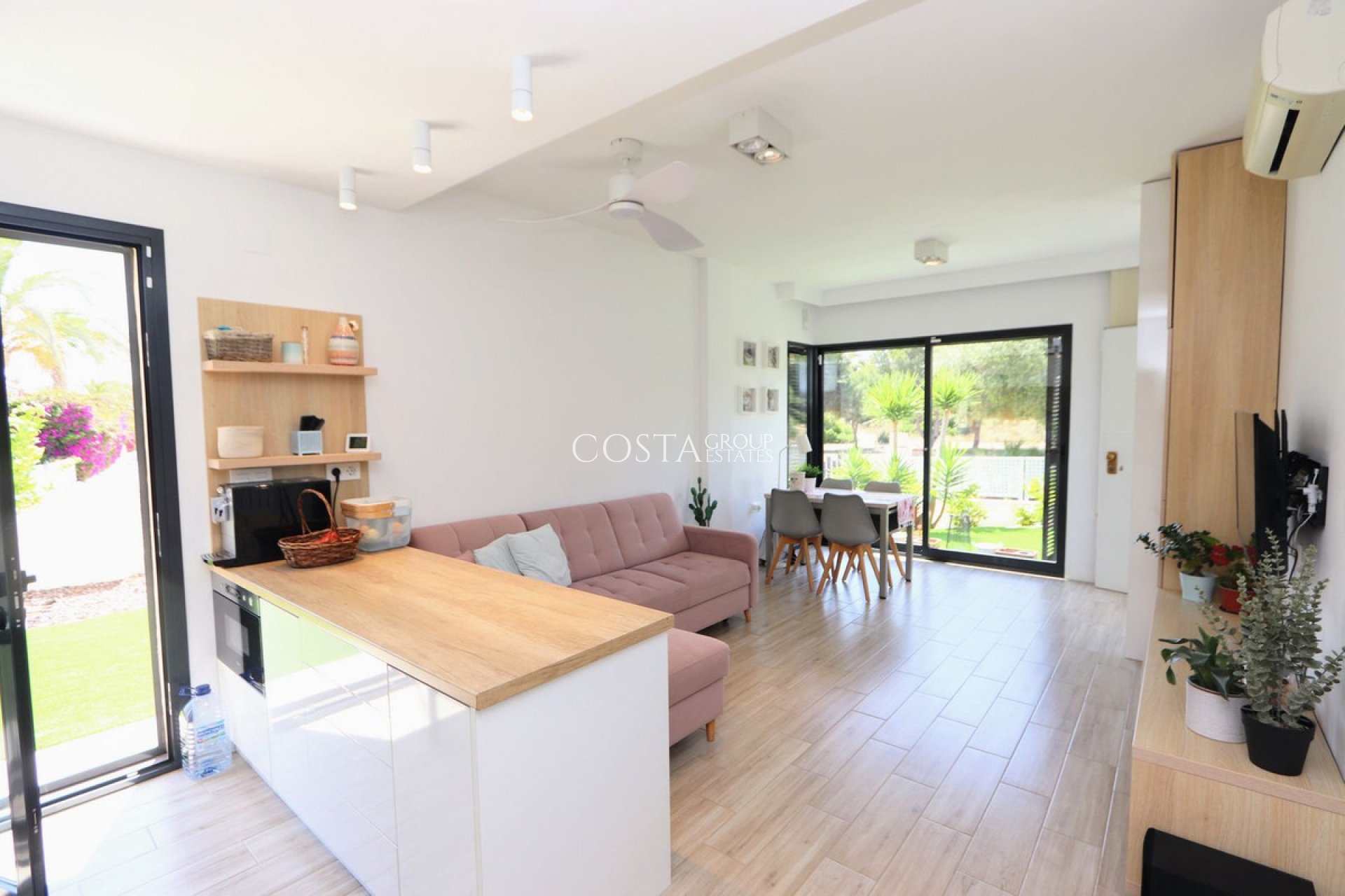 Resale - Villa -
Orihuela - La Zenia