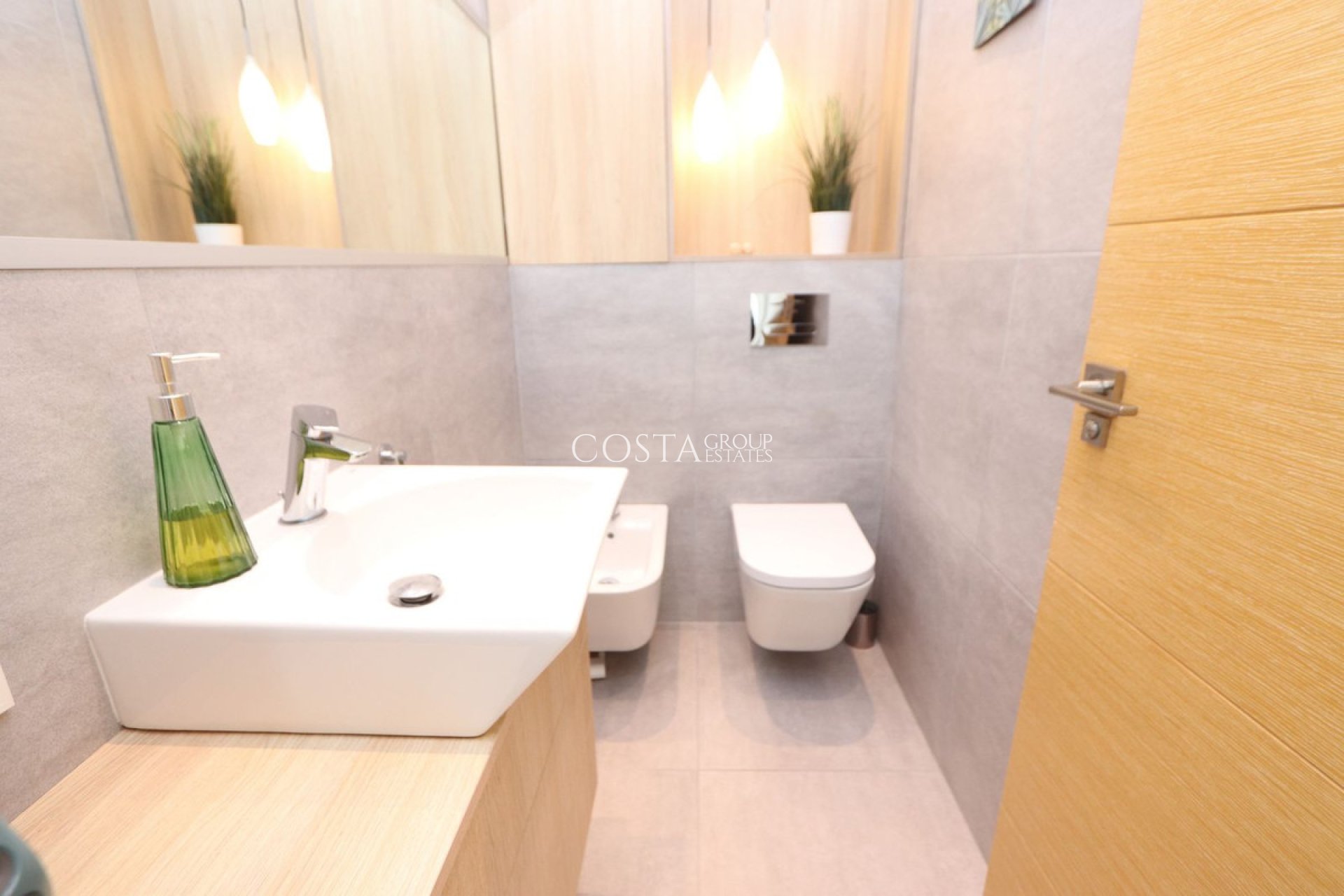 Resale - Villa -
Orihuela - La Zenia