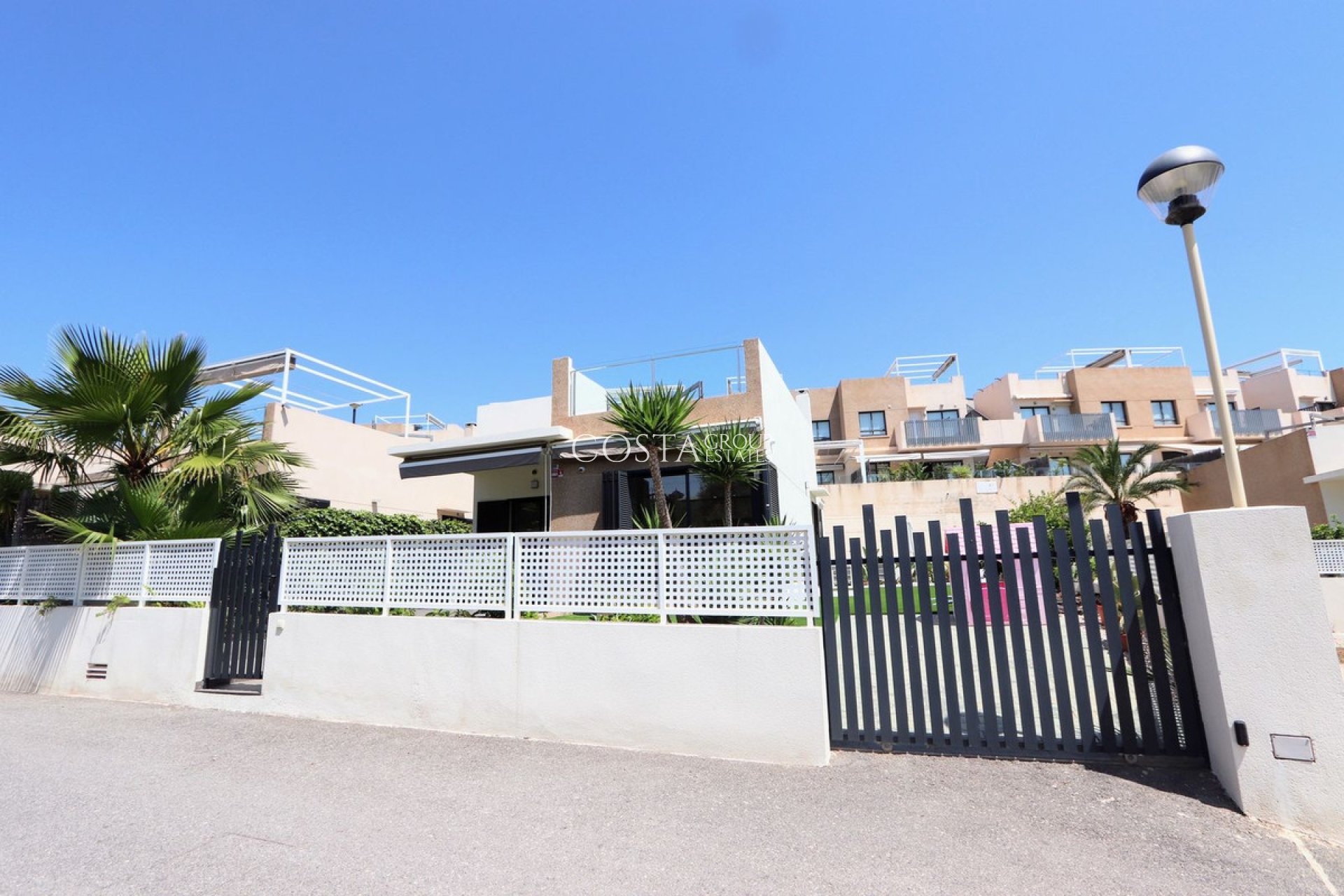 Resale - Villa -
Orihuela - La Zenia