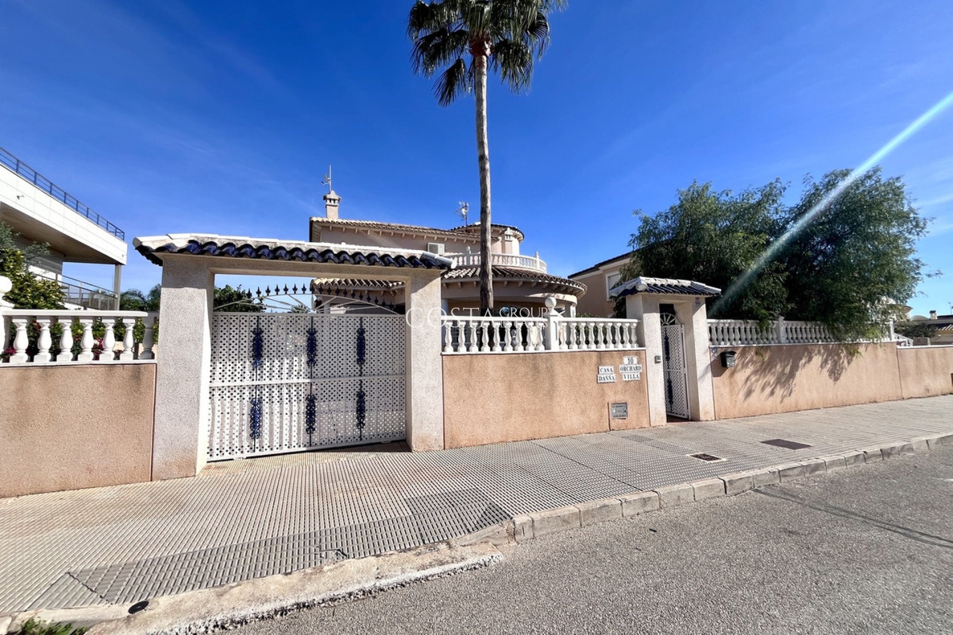 Resale - Villa -
Orihuela - La Zenia