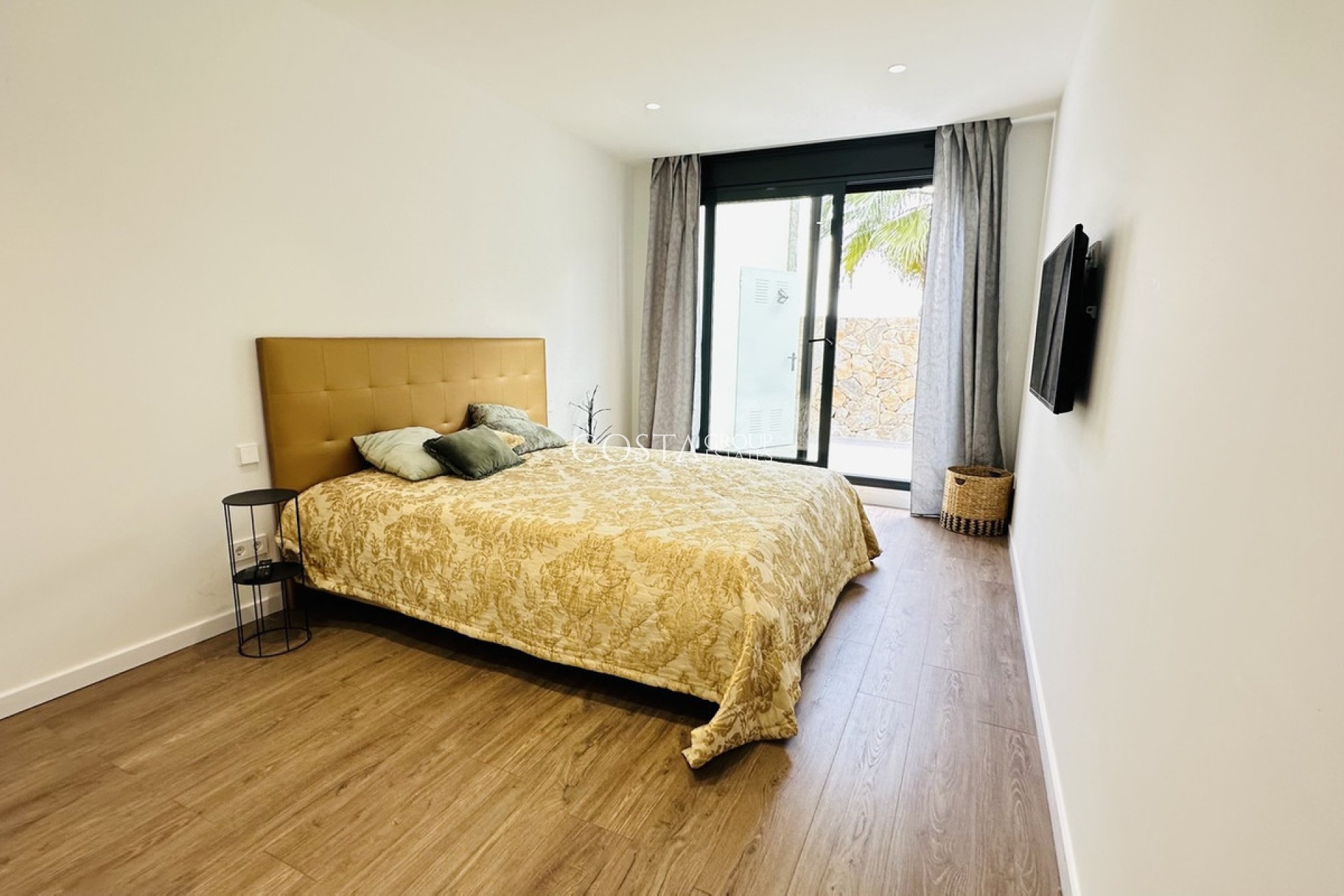 Resale - Villa -
Orihuela - Las Colinas Golf