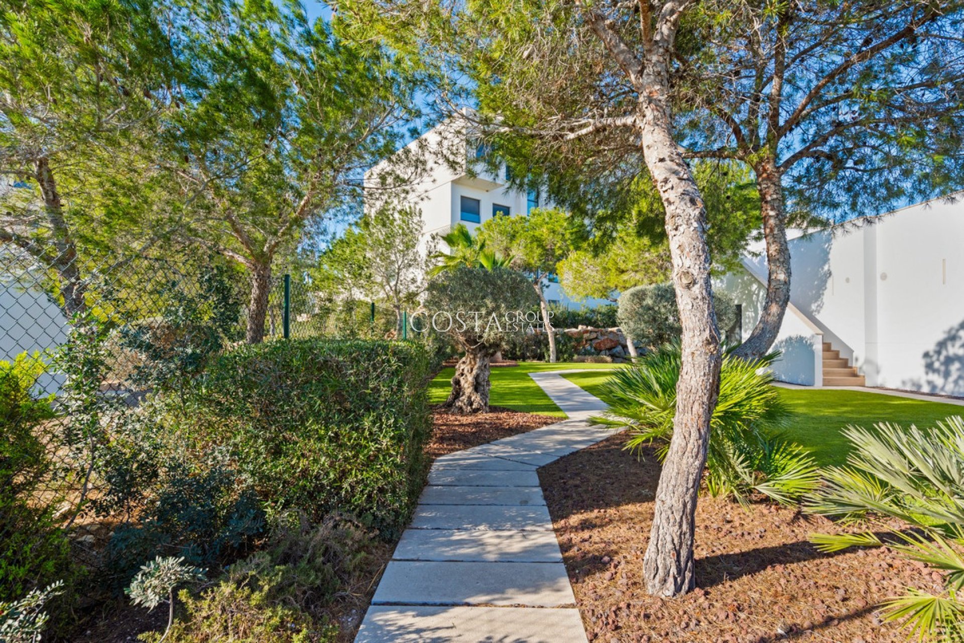 Resale - Villa -
Orihuela - Las Colinas Golf