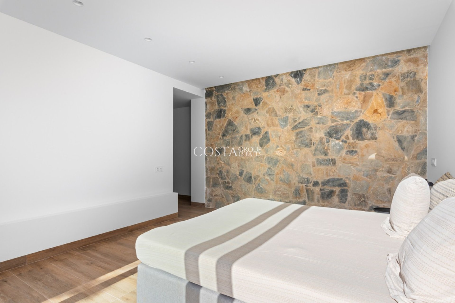 Resale - Villa -
Orihuela - Las Colinas Golf