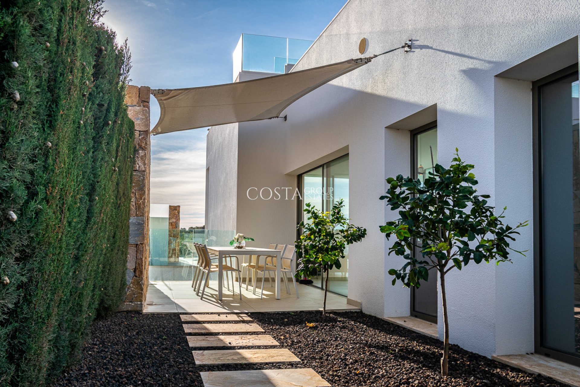 Resale - Villa -
Orihuela - Las Colinas Golf