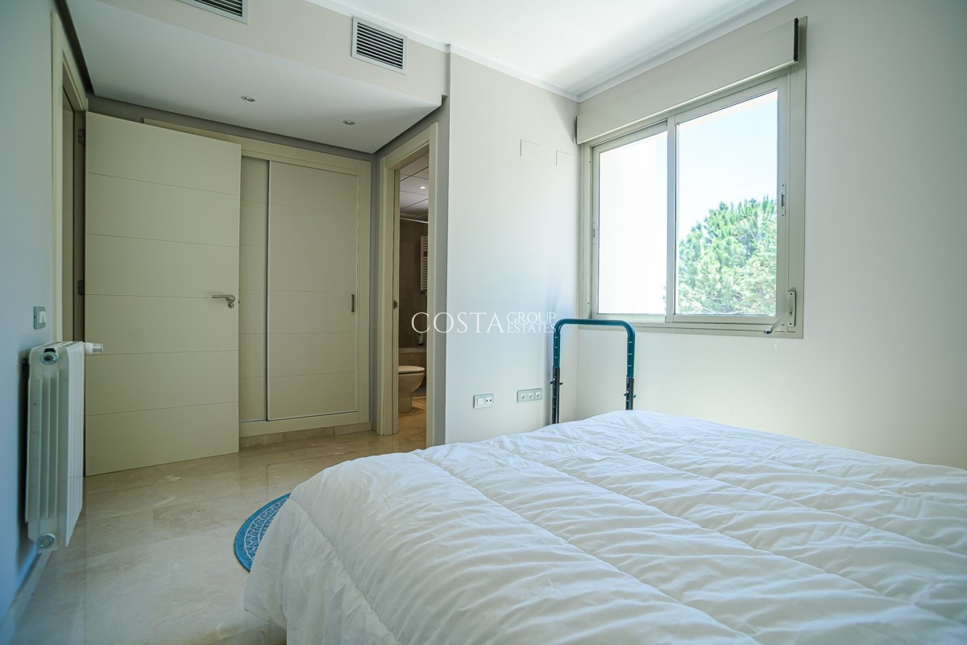 Resale - Villa -
Orihuela - Las Colinas Golf