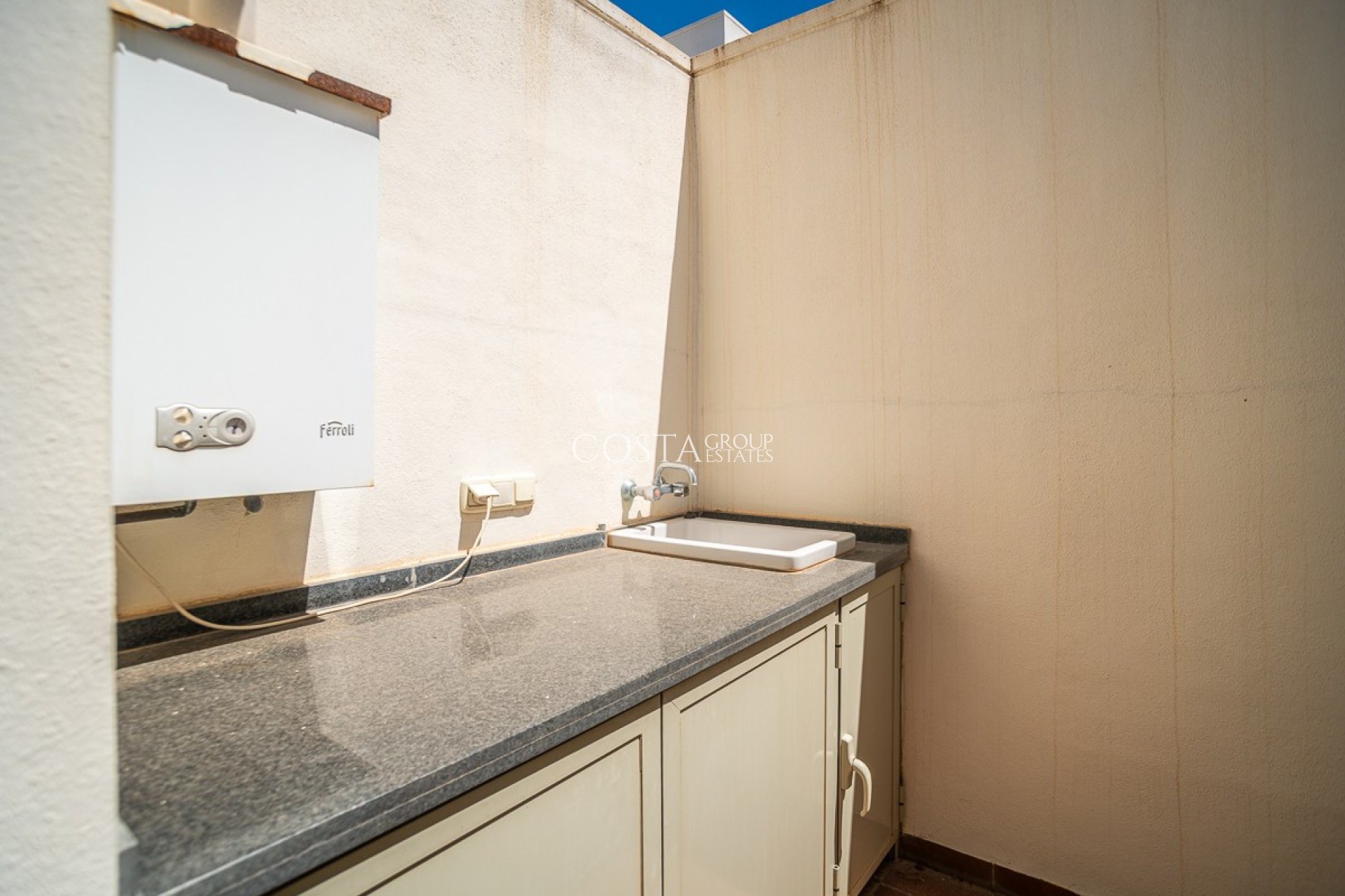 Resale - Villa -
Orihuela - Las Colinas Golf