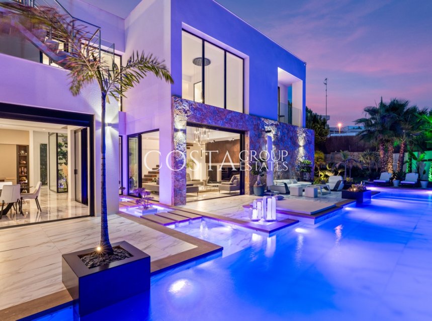 Resale - Villa -
Orihuela - Las Colinas Golf