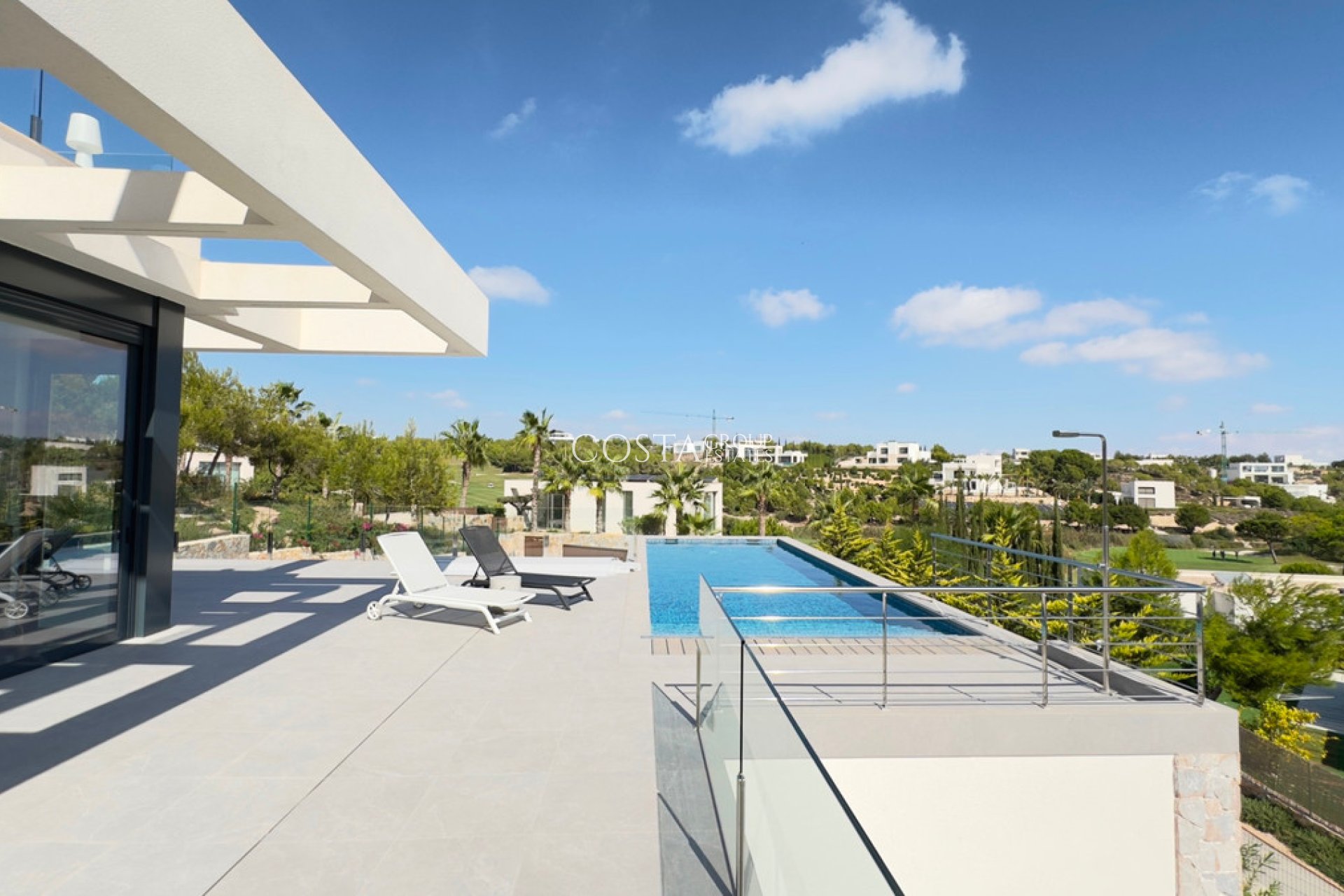 Resale - Villa -
Orihuela - Las Colinas Golf