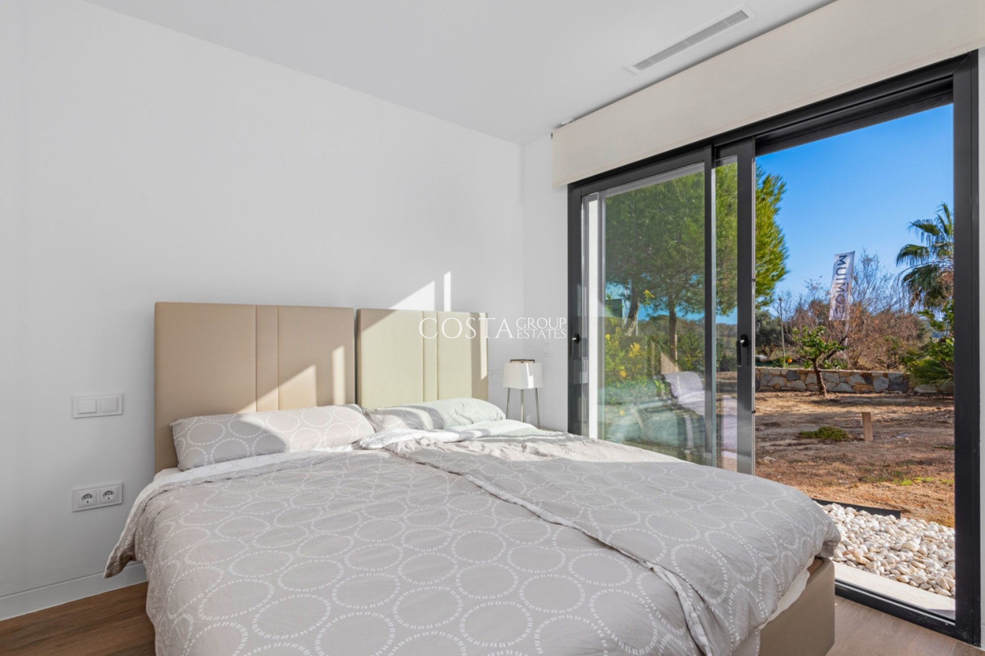 Resale - Villa -
Orihuela - Las Colinas Golf