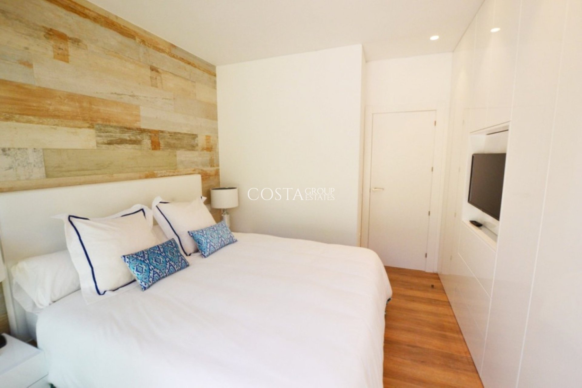 Resale - Villa -
Orihuela - Las Colinas Golf