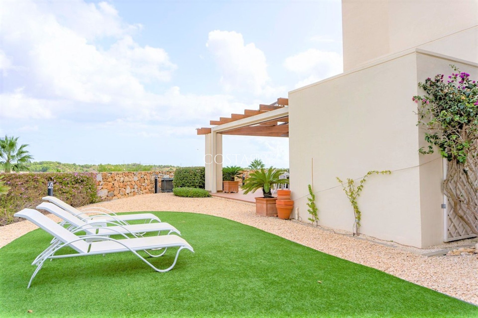 Resale - Villa -
Orihuela - Las Colinas Golf