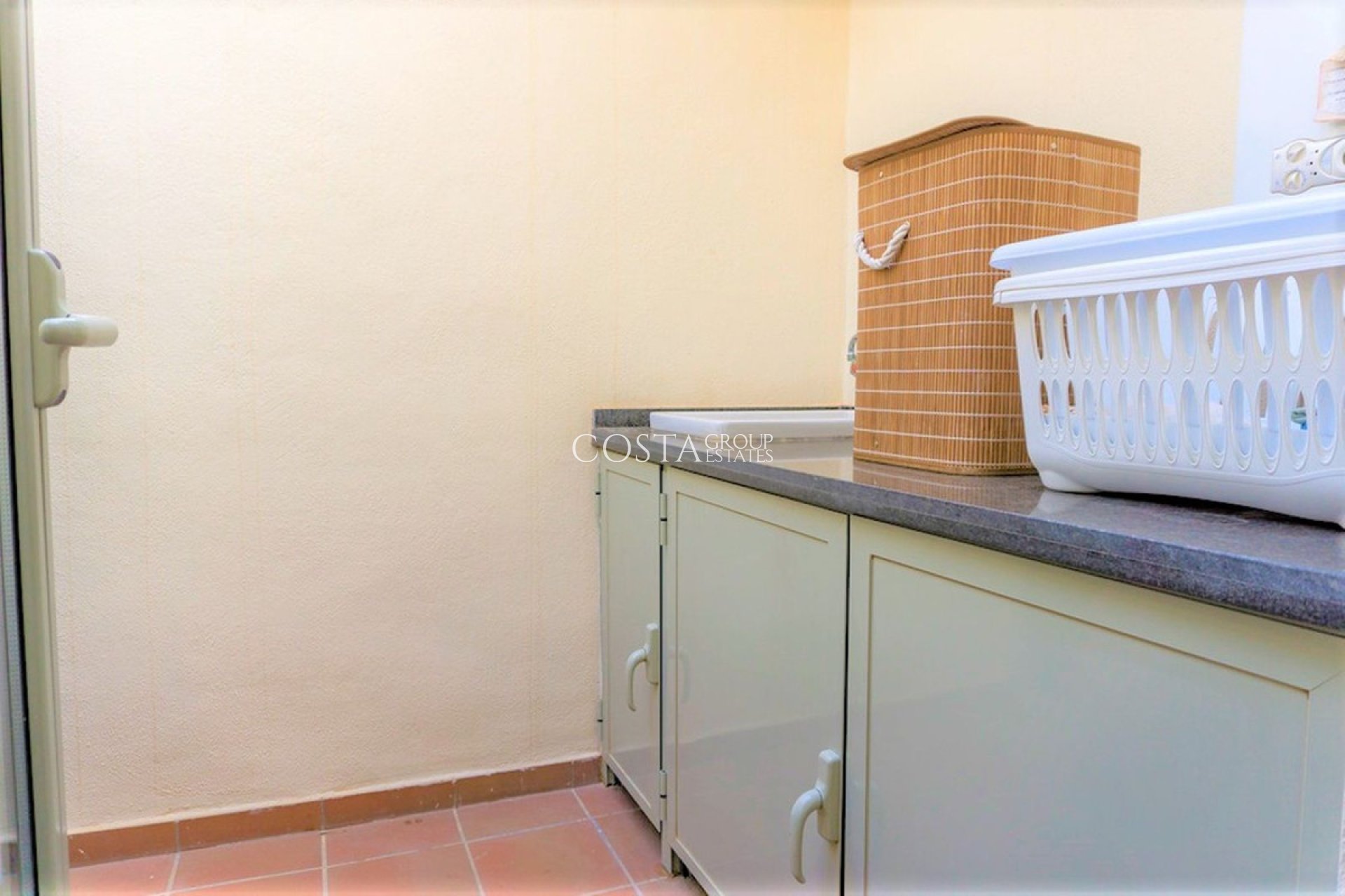 Resale - Villa -
Orihuela - Las Colinas Golf