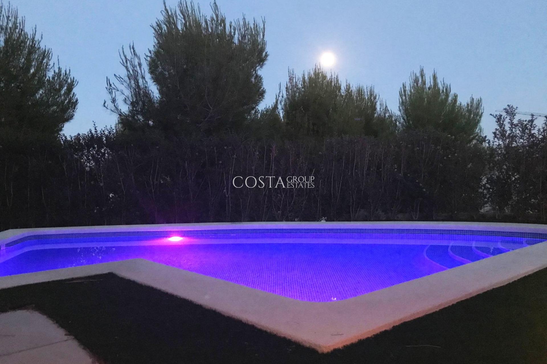 Resale - Villa -
Orihuela - Las Colinas Golf