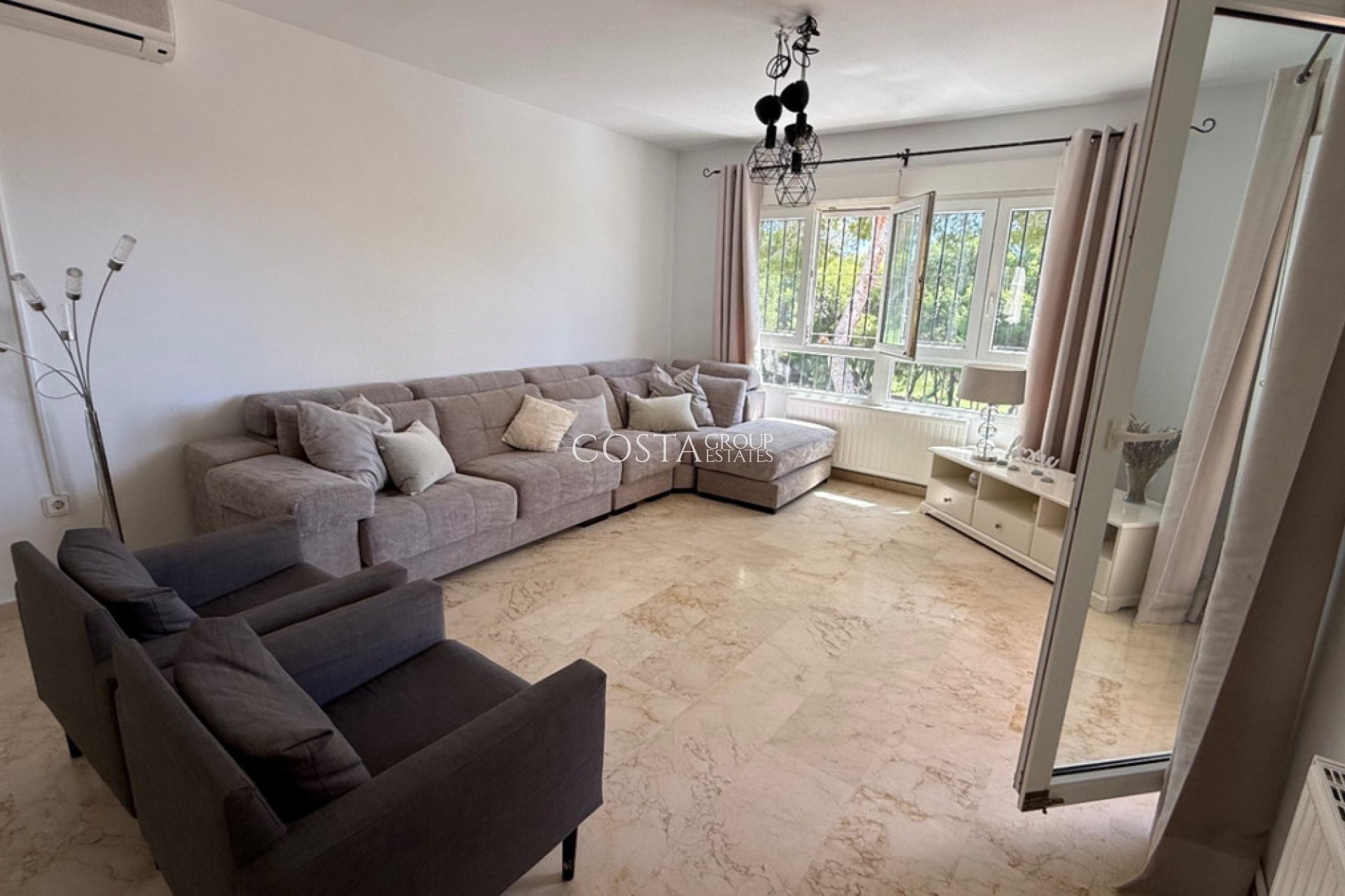 Resale - Villa -
Orihuela - Las Ramblas Golf