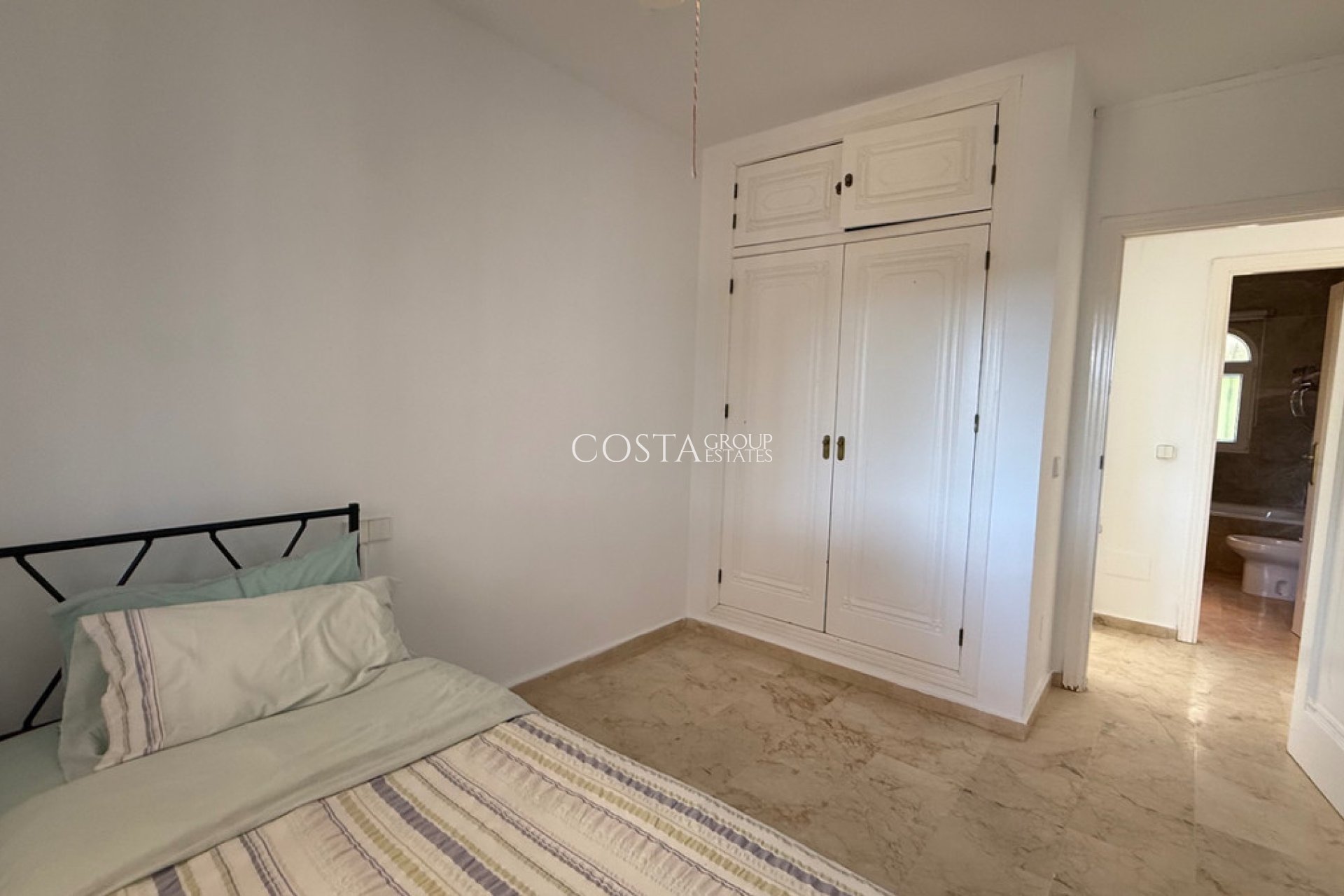 Resale - Villa -
Orihuela - Las Ramblas Golf