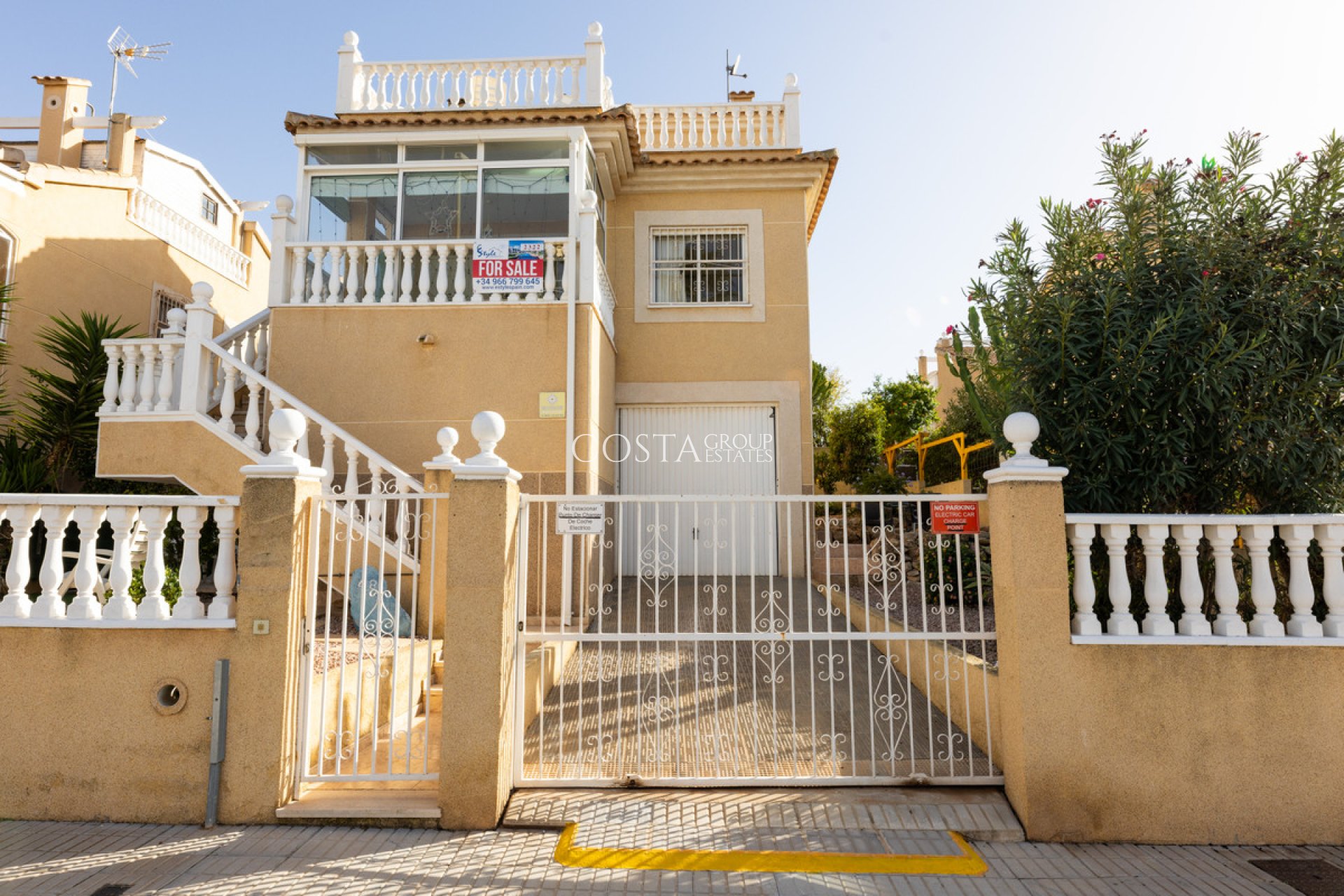 Resale - Villa -
Orihuela - Los Altos
