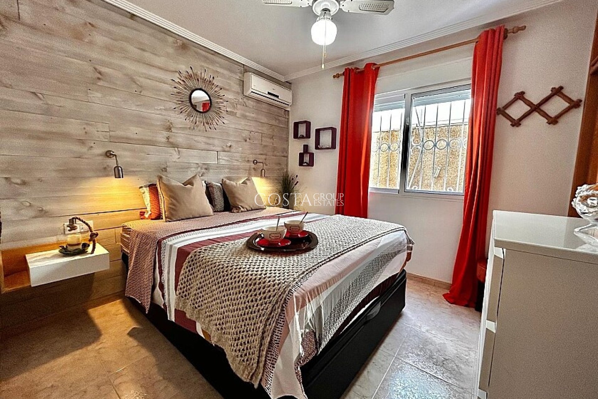 Resale - Villa -
Orihuela - Los Altos