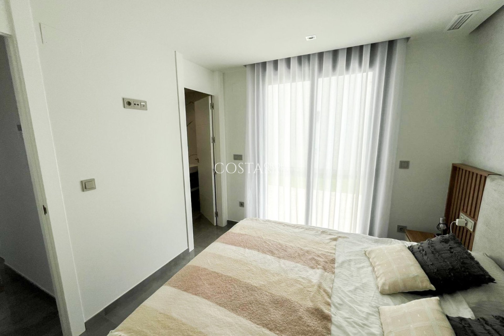 Resale - Villa -
Orihuela - Los Altos