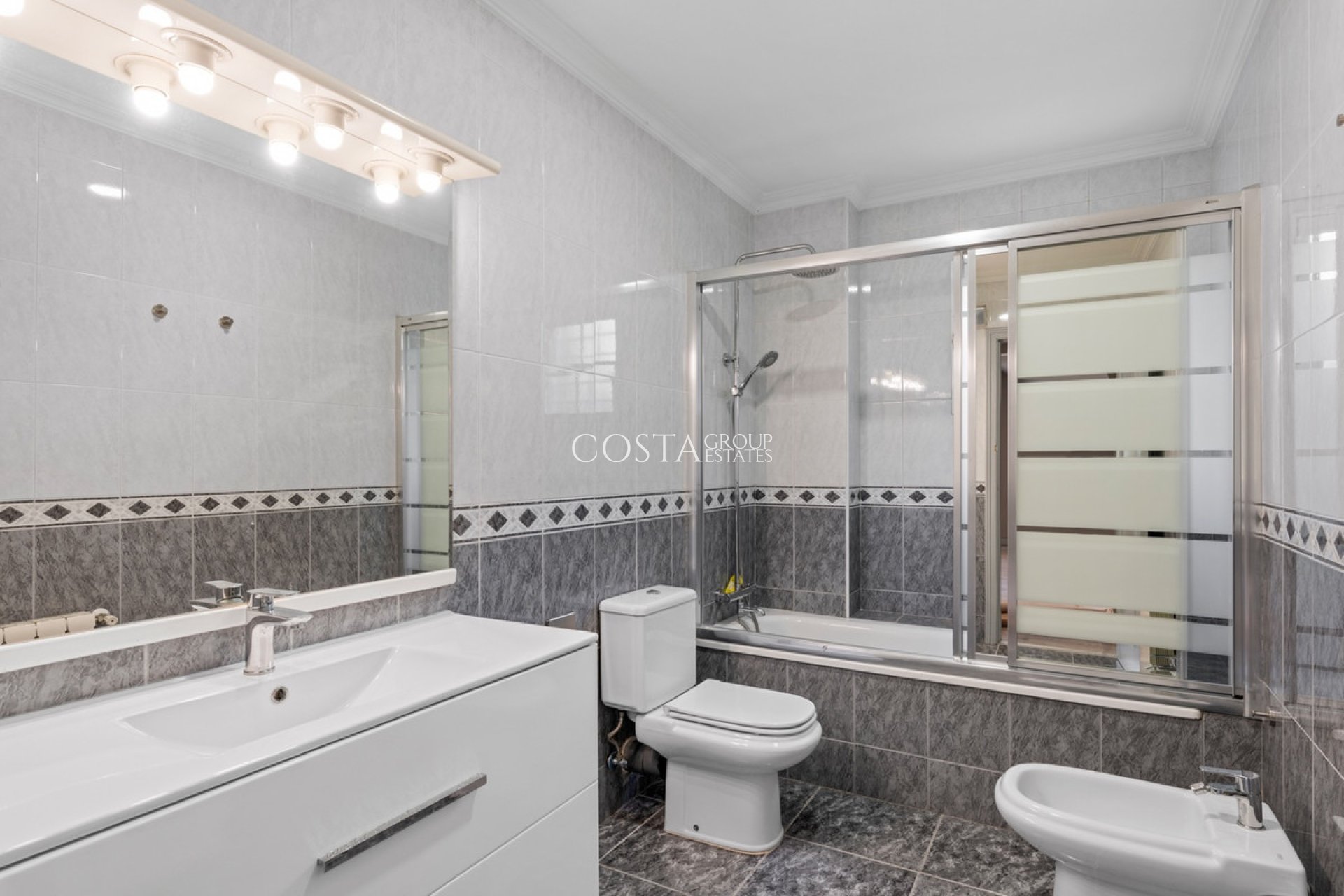 Resale - Villa -
Orihuela - Los Balcones