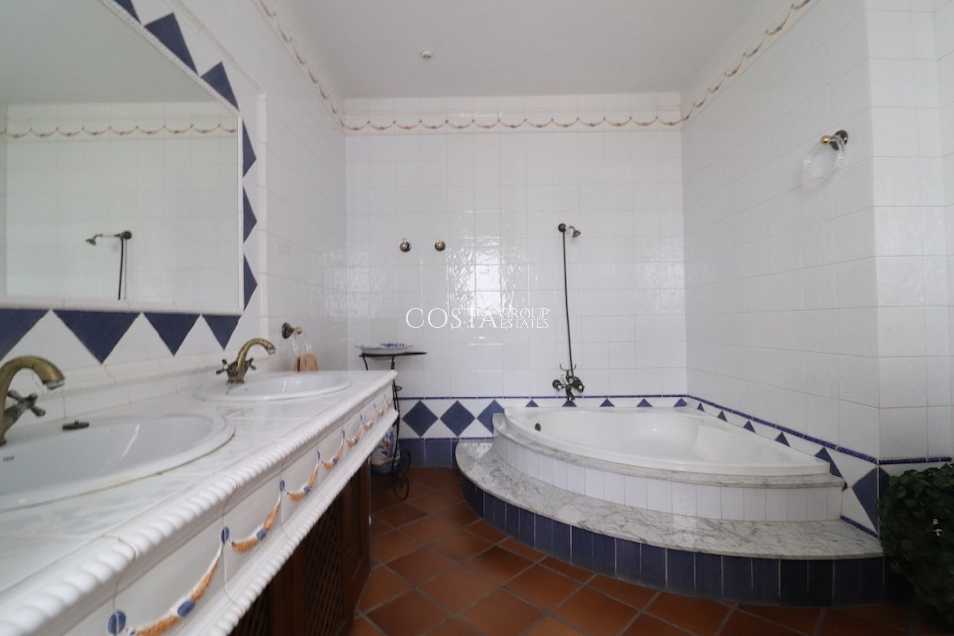 Resale - Villa -
Orihuela - Mil Palmeras