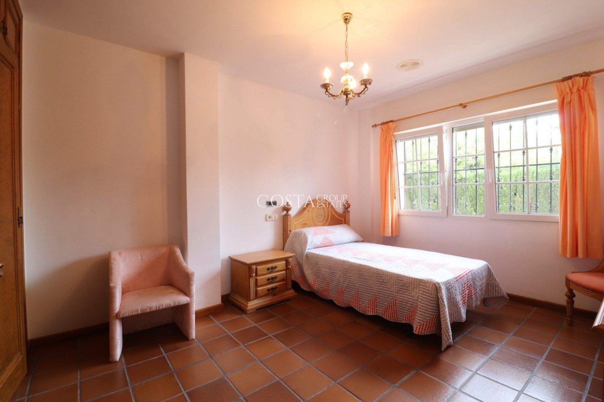 Resale - Villa -
Orihuela - Mil Palmeras