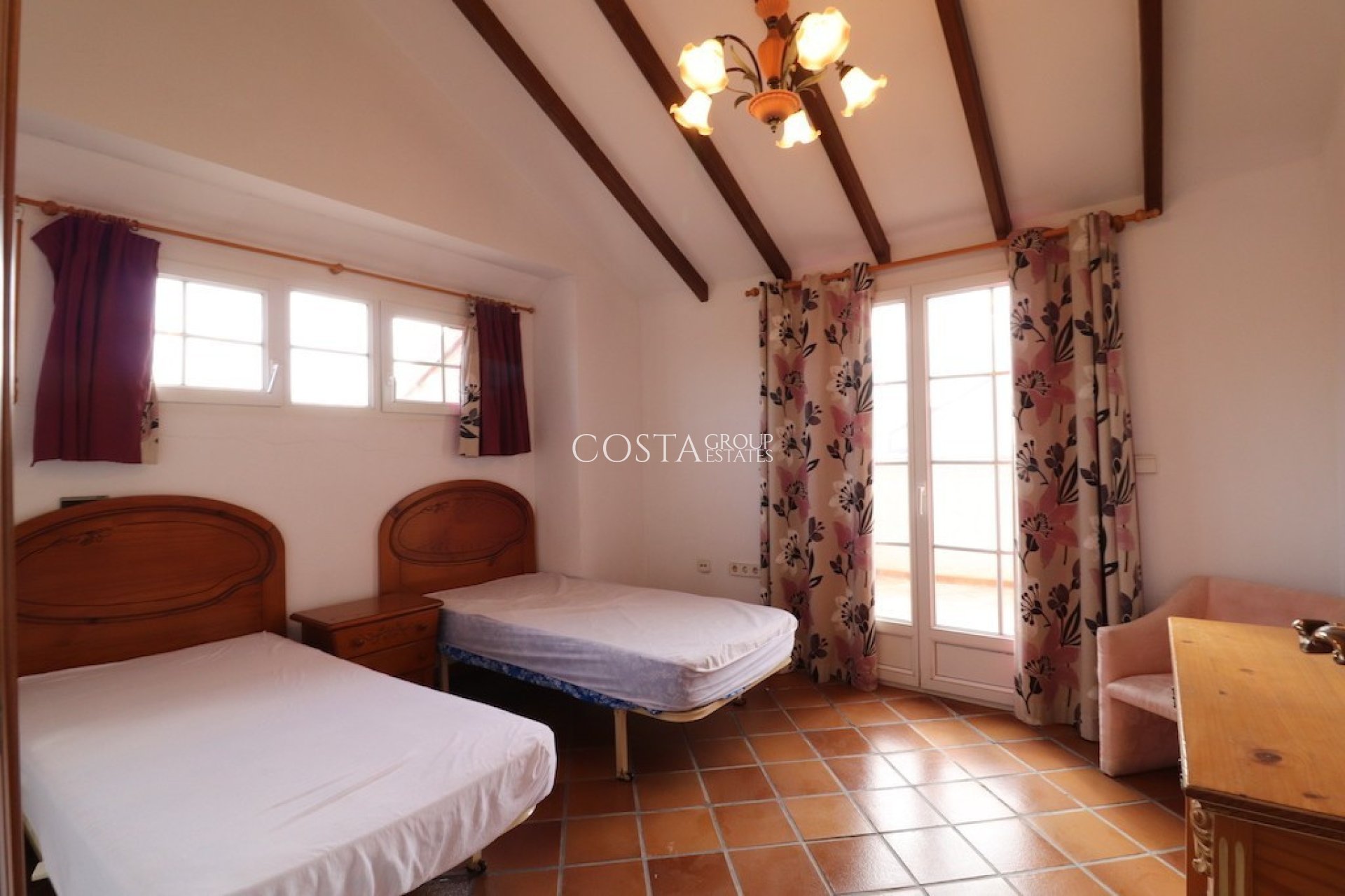 Resale - Villa -
Orihuela - Mil Palmeras