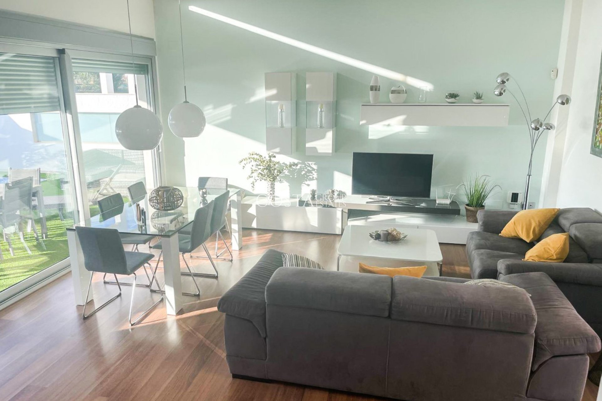 Resale - Villa -
Orihuela - Mil Palmeras