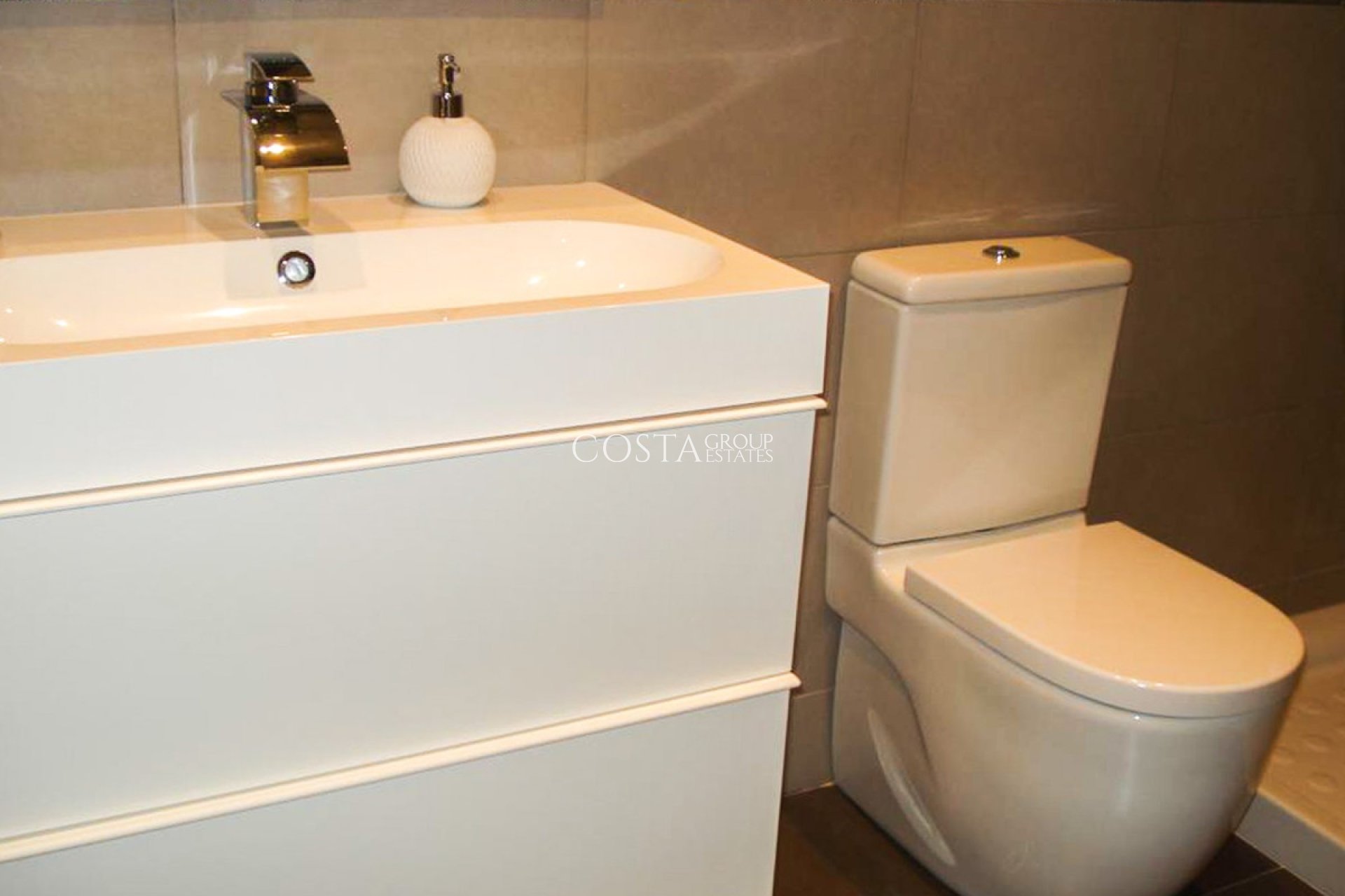 Resale - Villa -
Orihuela - Mil Palmeras