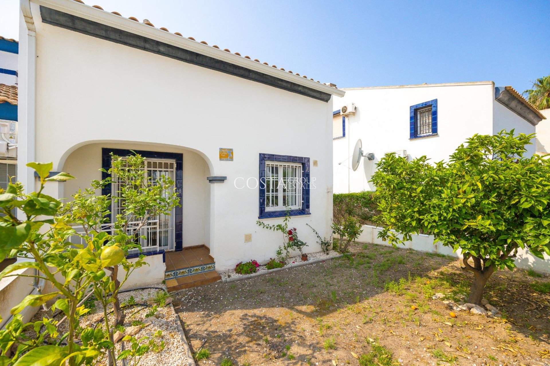Resale - Villa -
Orihuela - Orihuela Costa