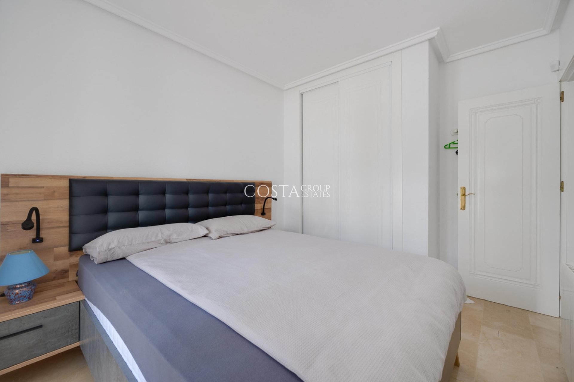 Resale - Villa -
Orihuela - Orihuela Costa