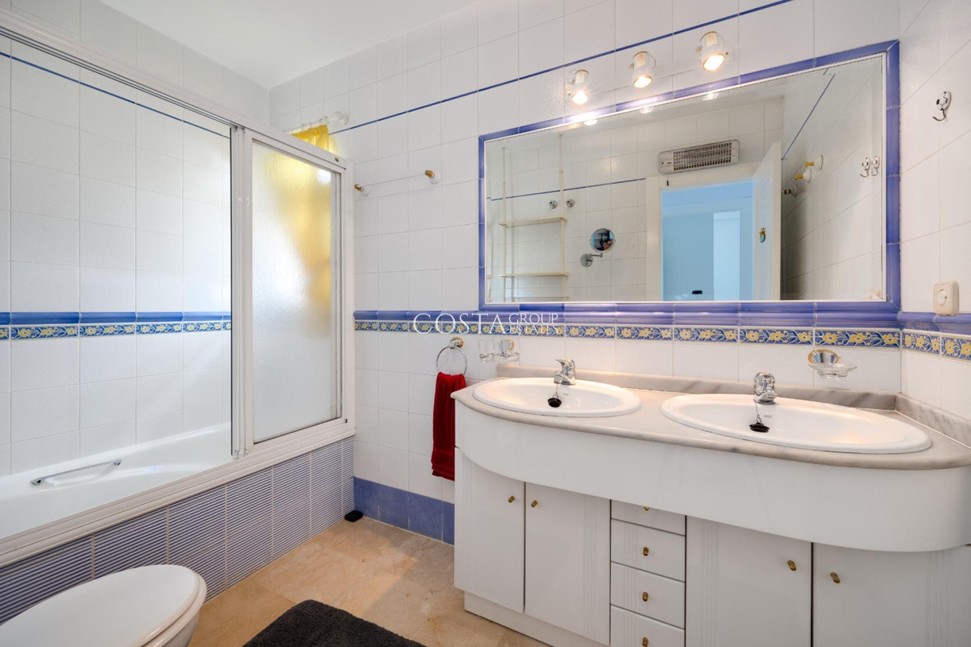 Resale - Villa -
Orihuela - Orihuela Costa