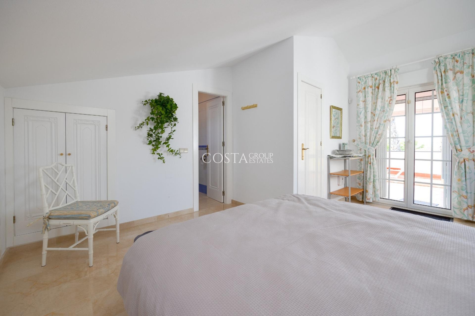Resale - Villa -
Orihuela - Orihuela Costa