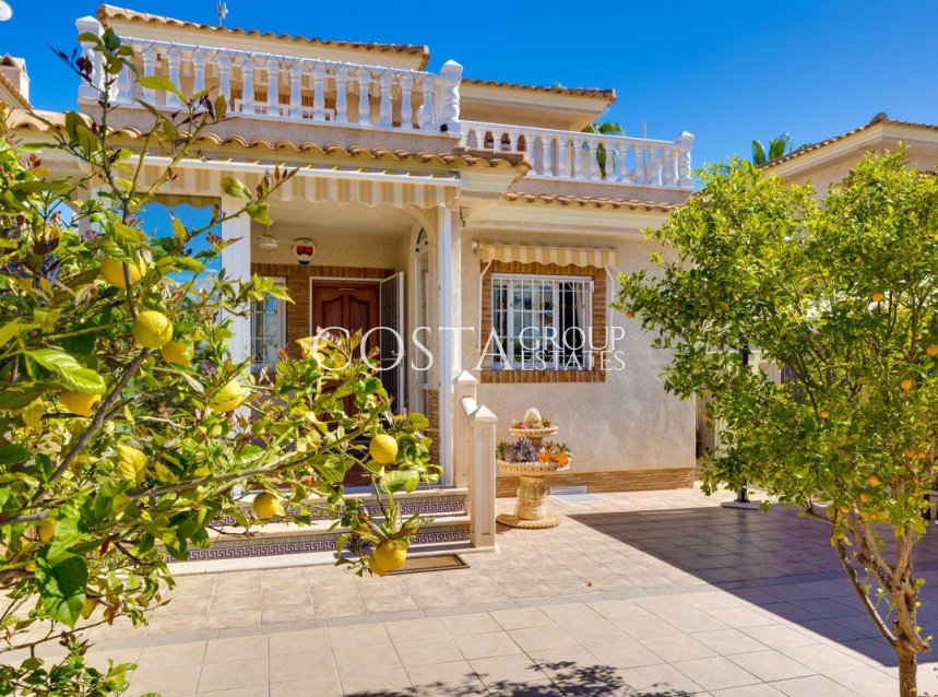 Resale - Villa -
Orihuela - Orihuela Costa