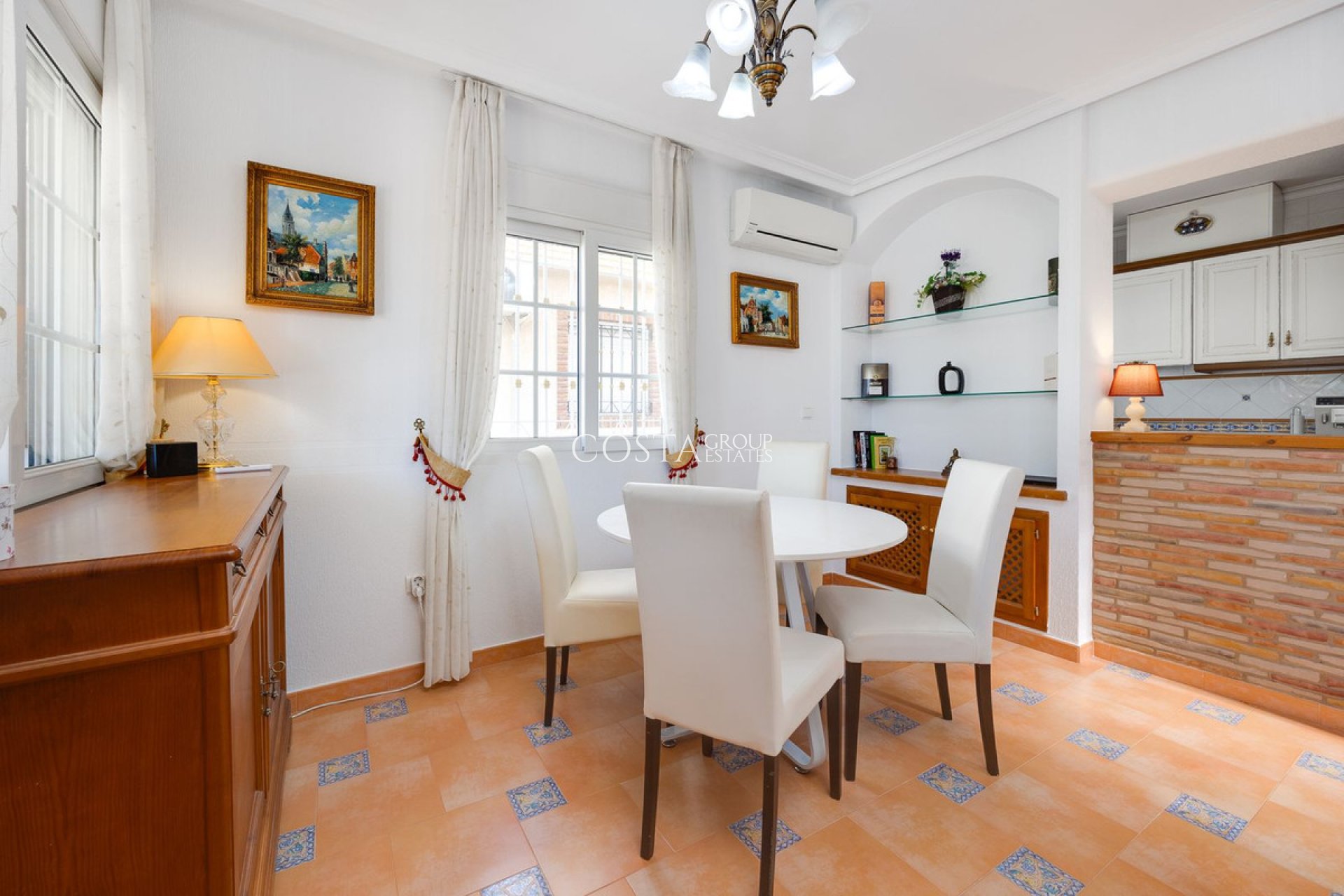 Resale - Villa -
Orihuela - Orihuela Costa