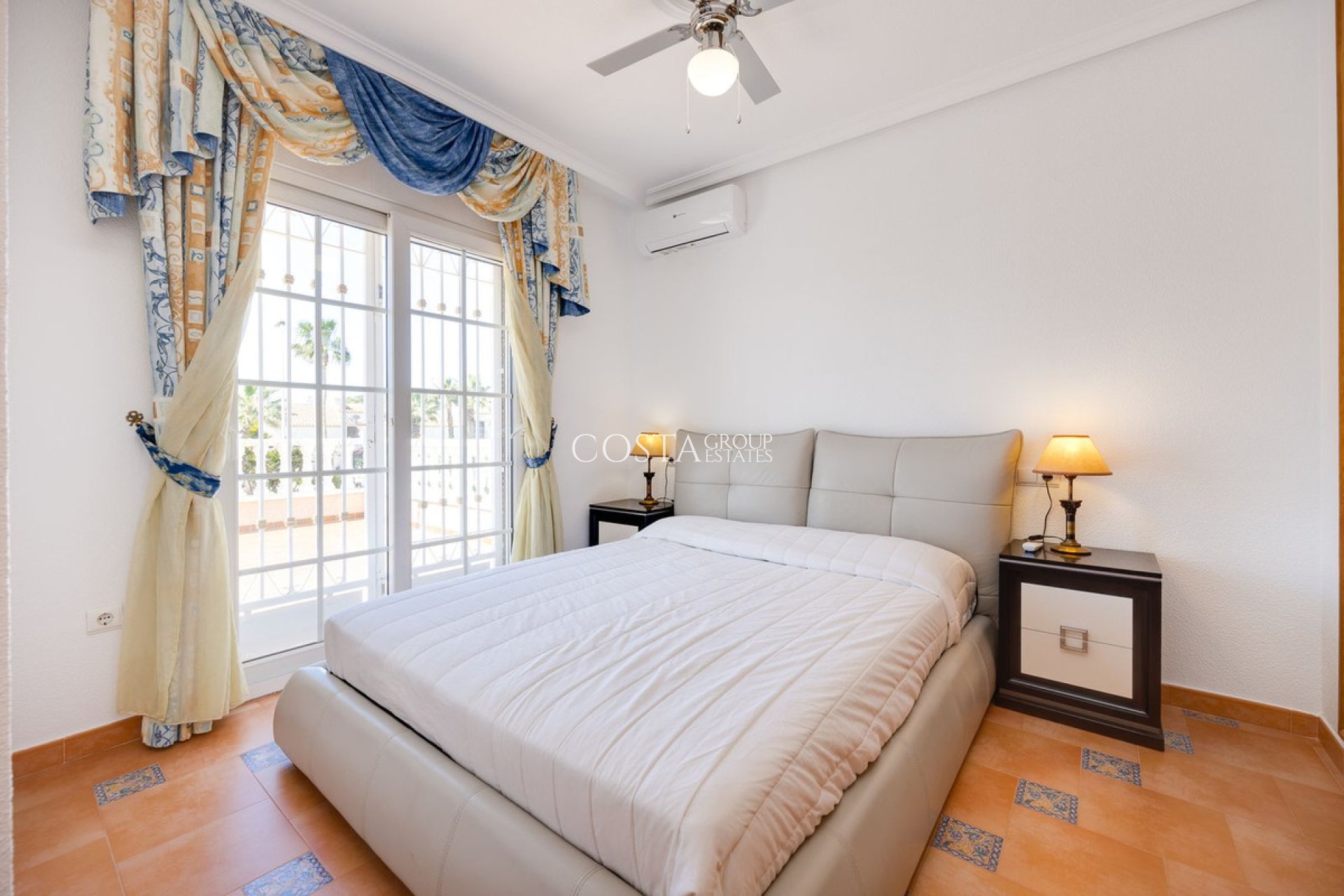 Resale - Villa -
Orihuela - Orihuela Costa