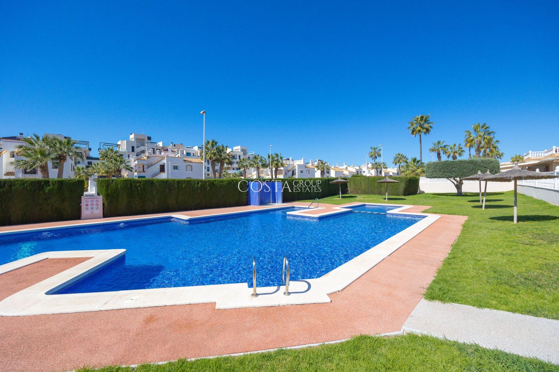 Resale - Villa -
Orihuela - Orihuela Costa
