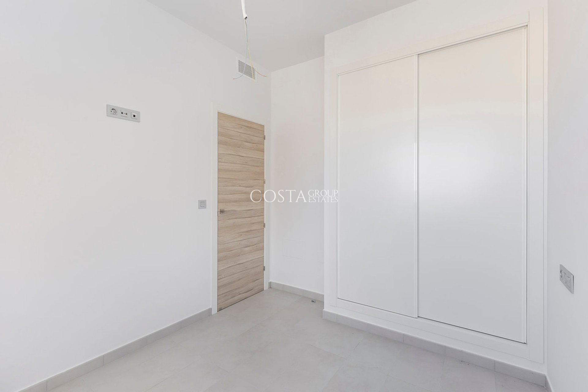 Resale - Villa -
Orihuela - Orihuela Costa