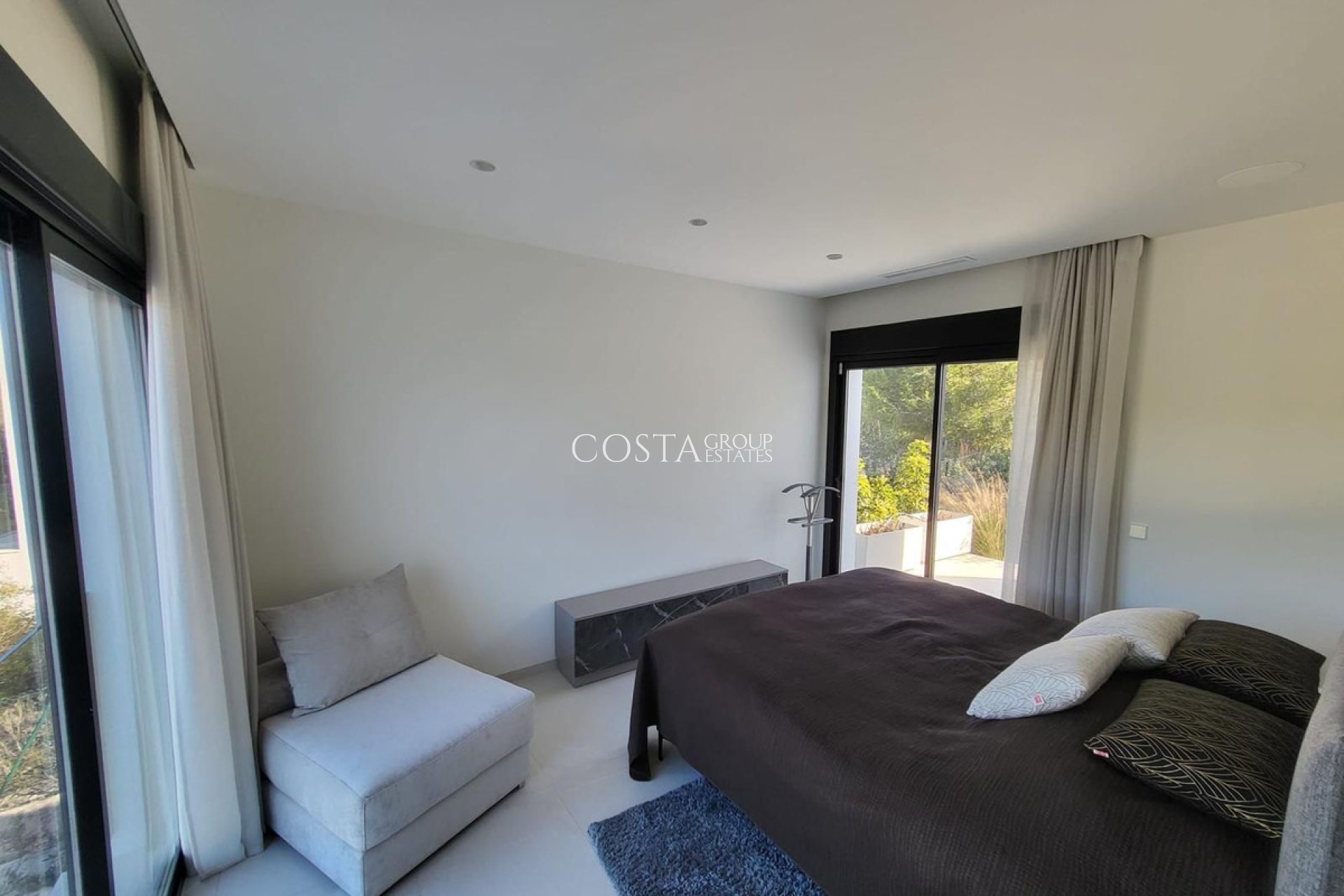 Resale - Villa -
Orihuela - Orihuela Costa