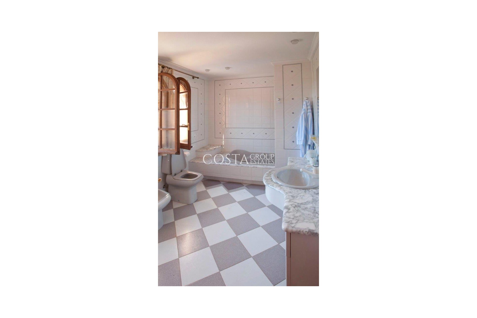 Resale - Villa -
Orihuela - Orihuela Costa