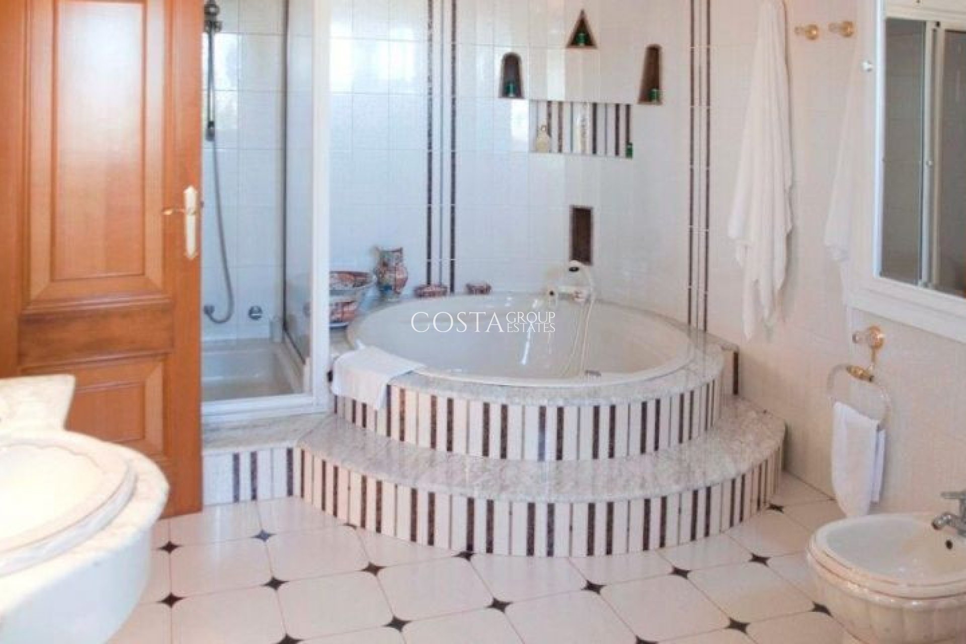 Resale - Villa -
Orihuela - Orihuela Costa