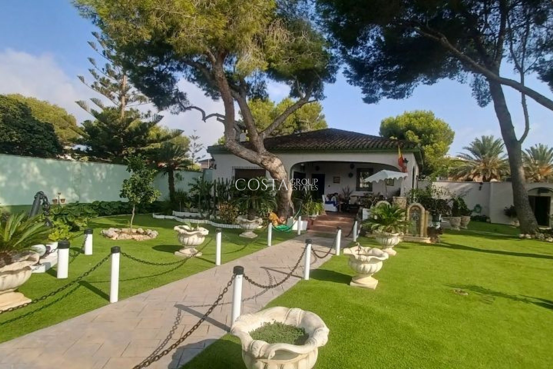 Resale - Villa -
Orihuela - Orihuela Costa