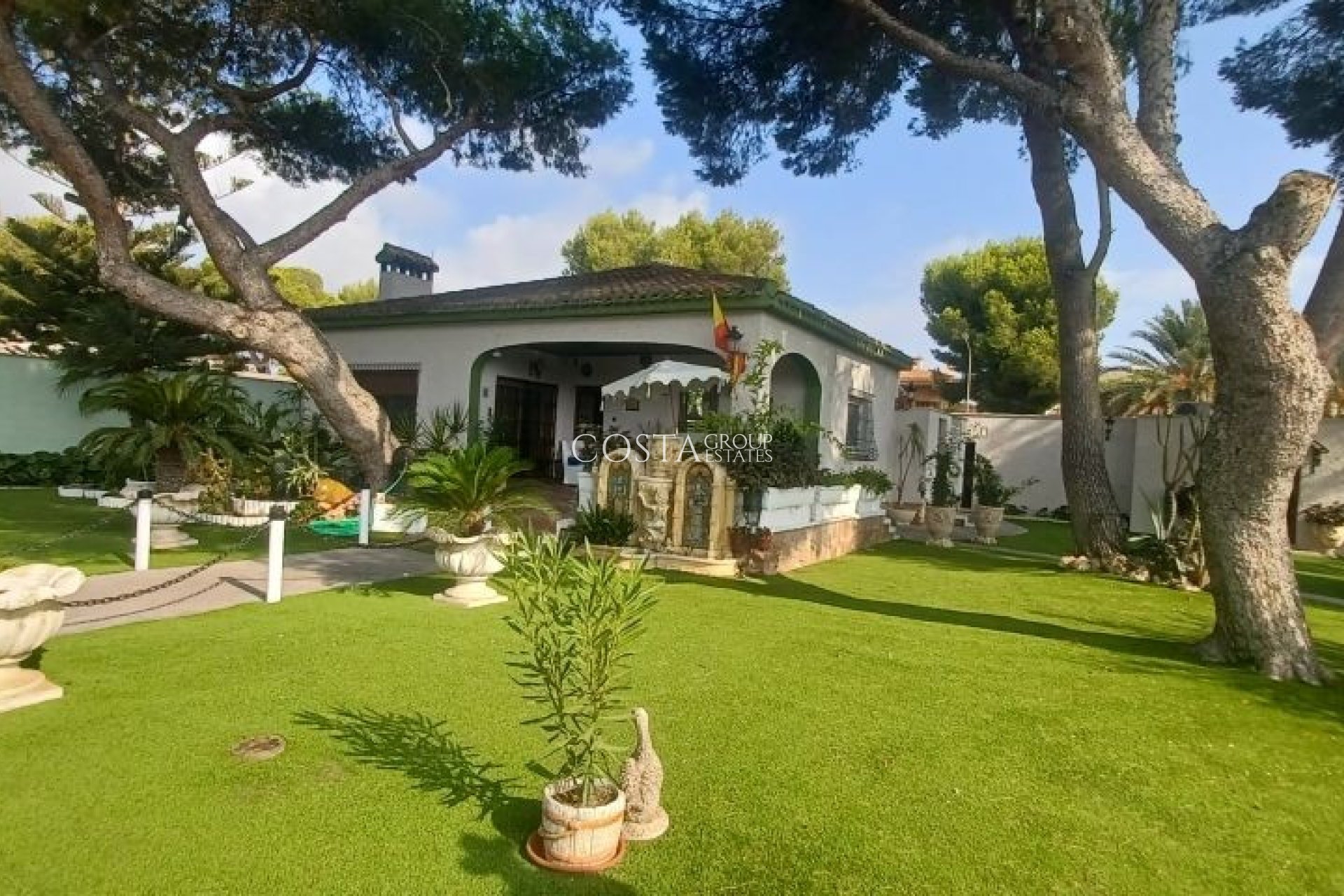 Resale - Villa -
Orihuela - Orihuela Costa