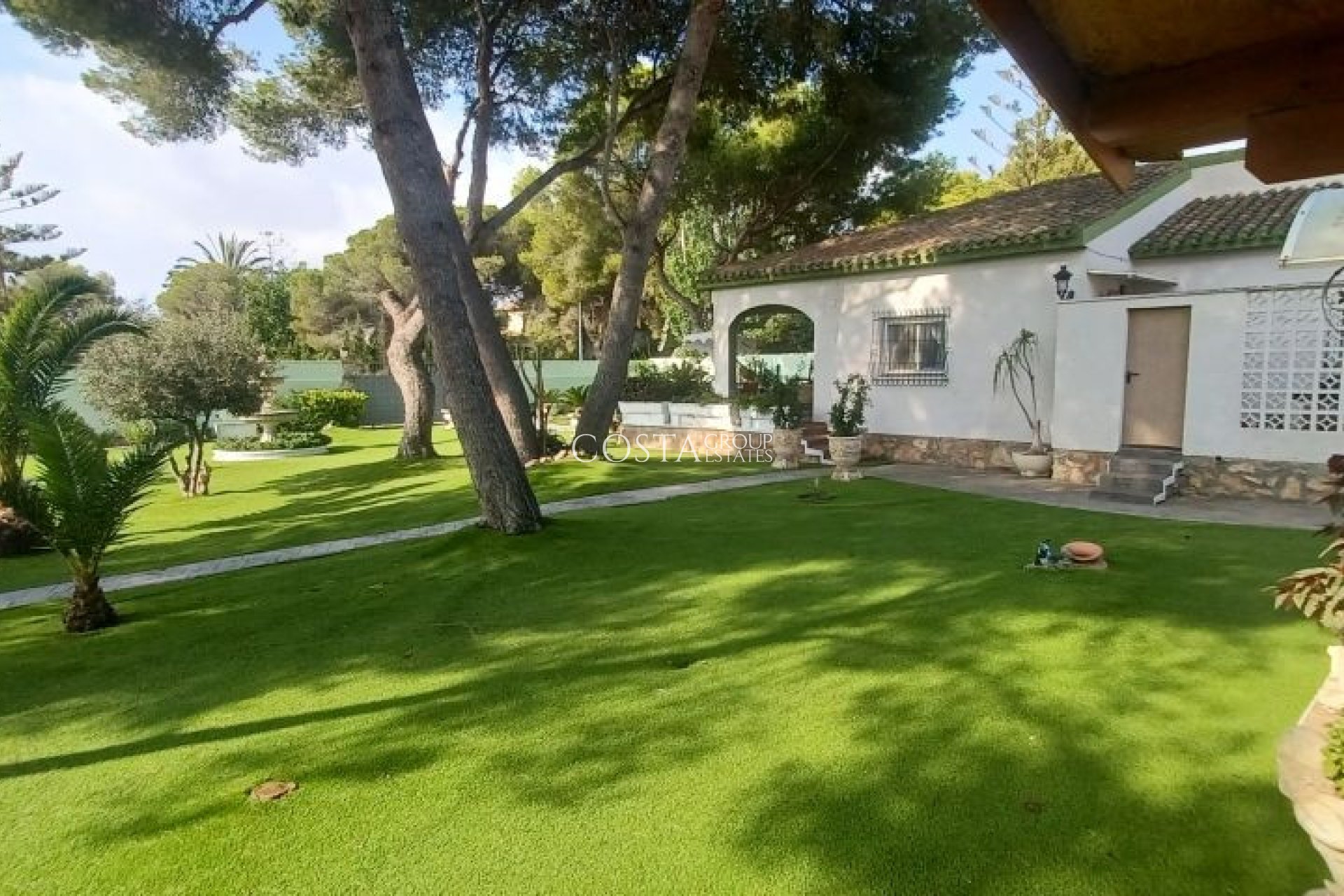 Resale - Villa -
Orihuela - Orihuela Costa