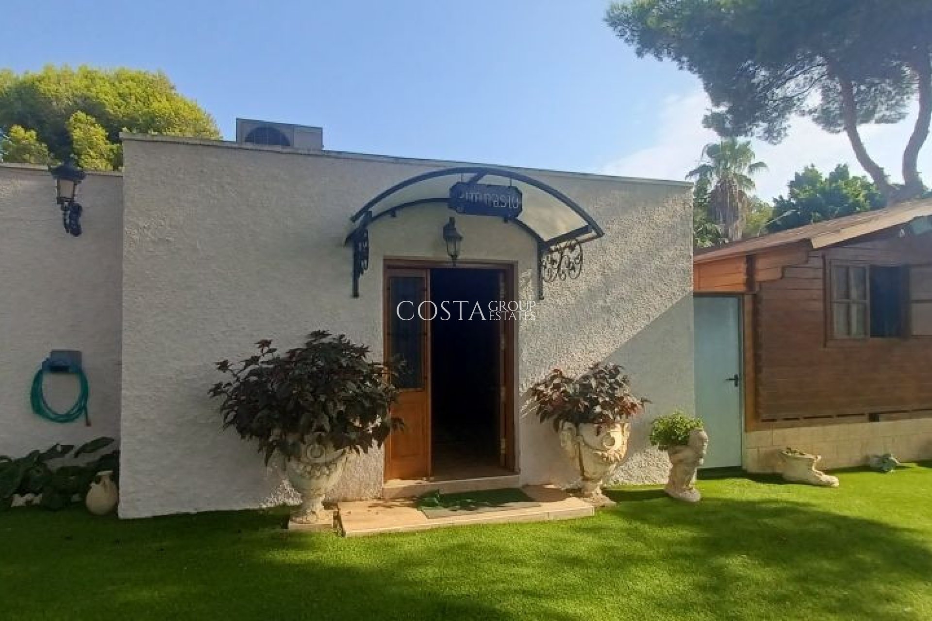 Resale - Villa -
Orihuela - Orihuela Costa