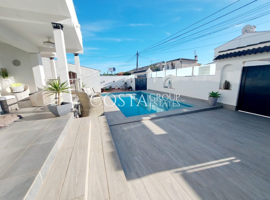 Resale - Villa -
Orihuela - Orihuela Costa