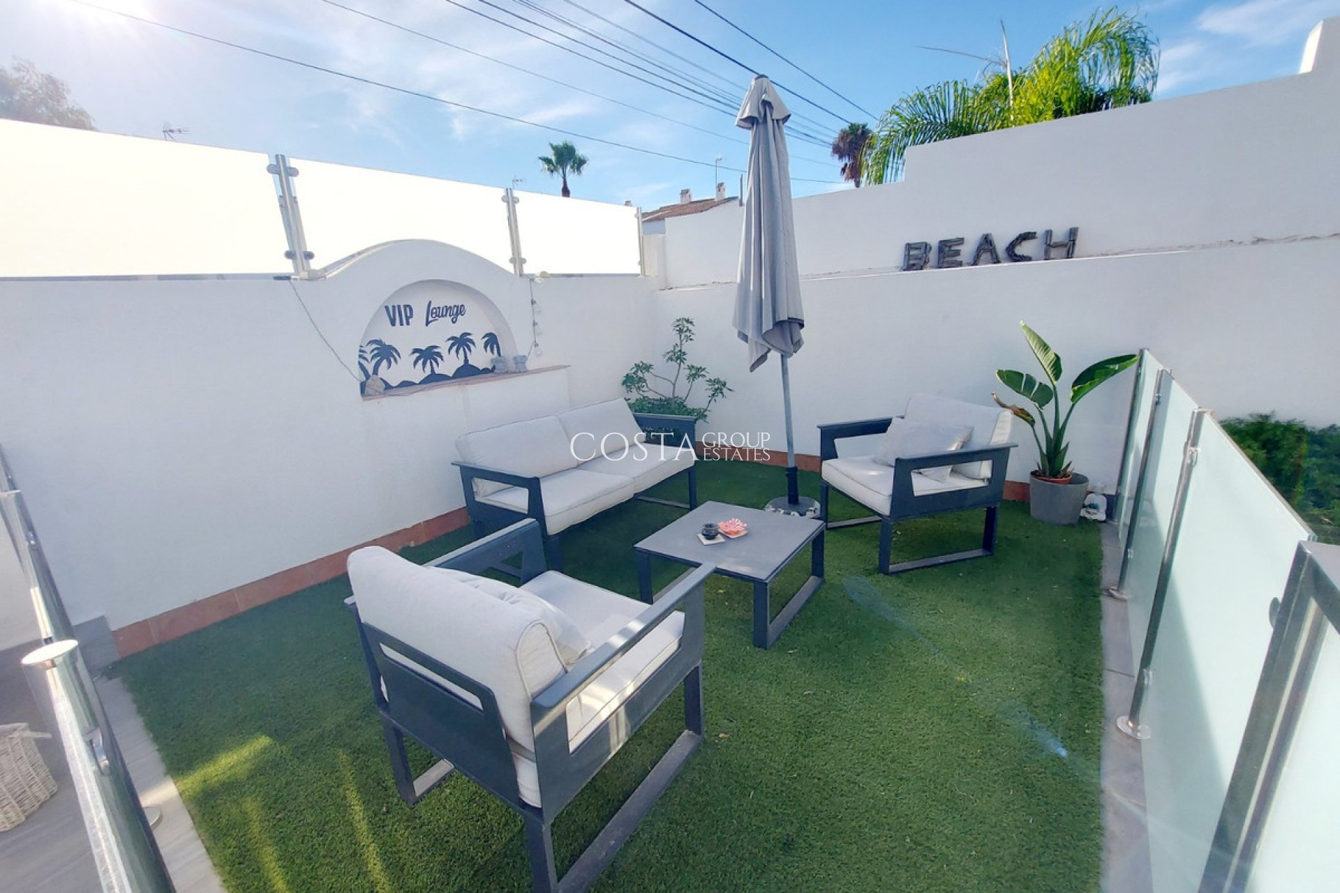 Resale - Villa -
Orihuela - Orihuela Costa