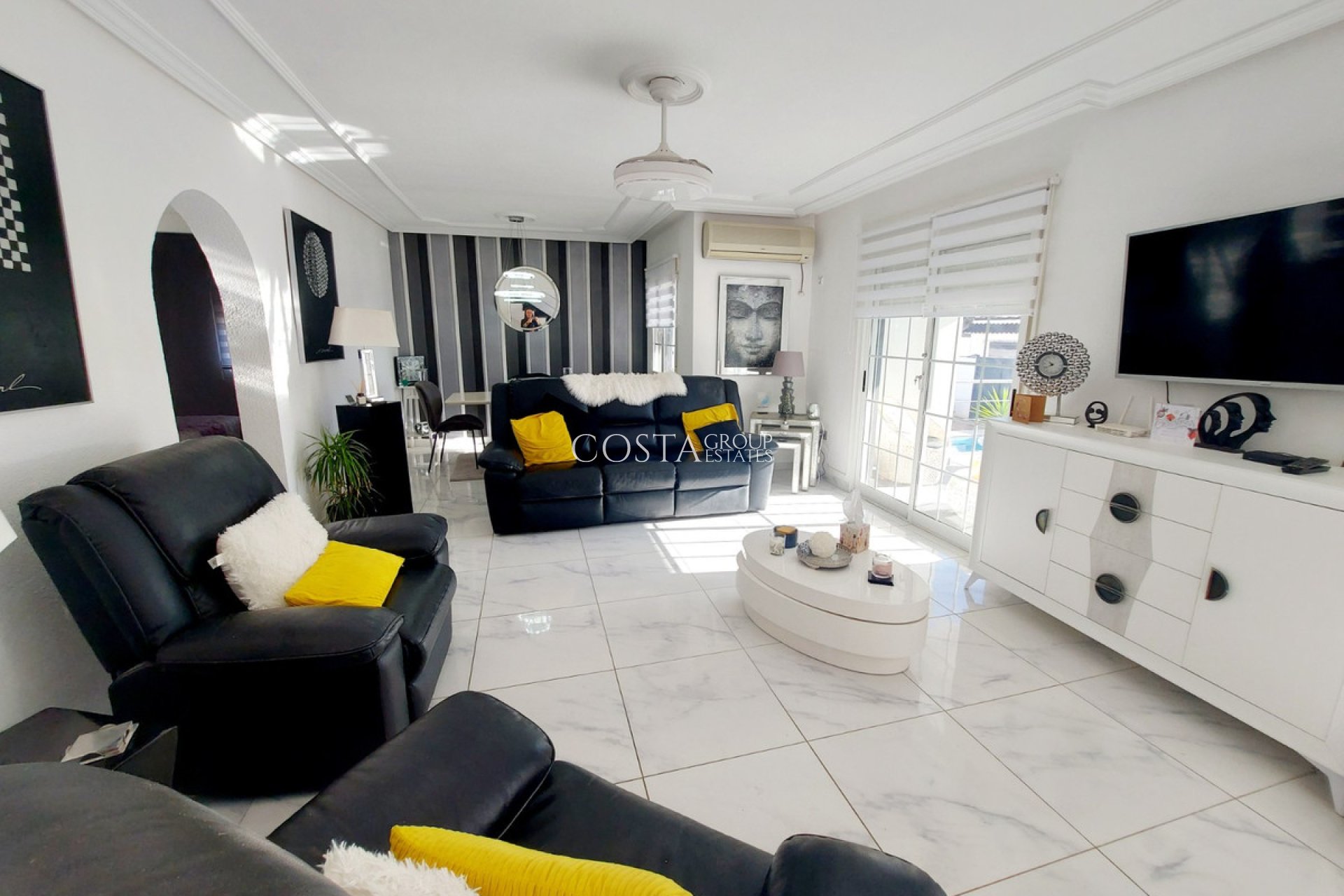 Resale - Villa -
Orihuela - Orihuela Costa