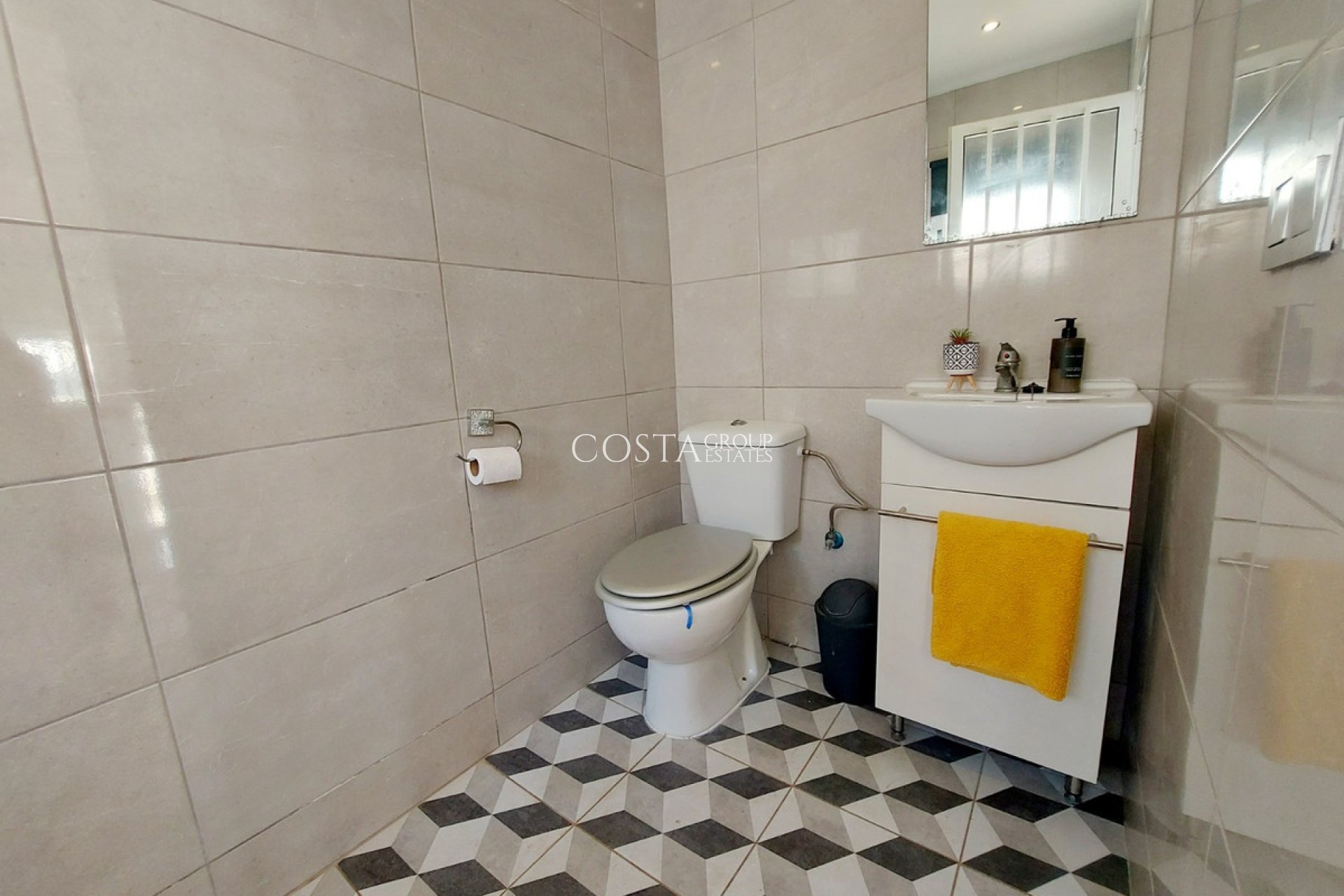 Resale - Villa -
Orihuela - Orihuela Costa