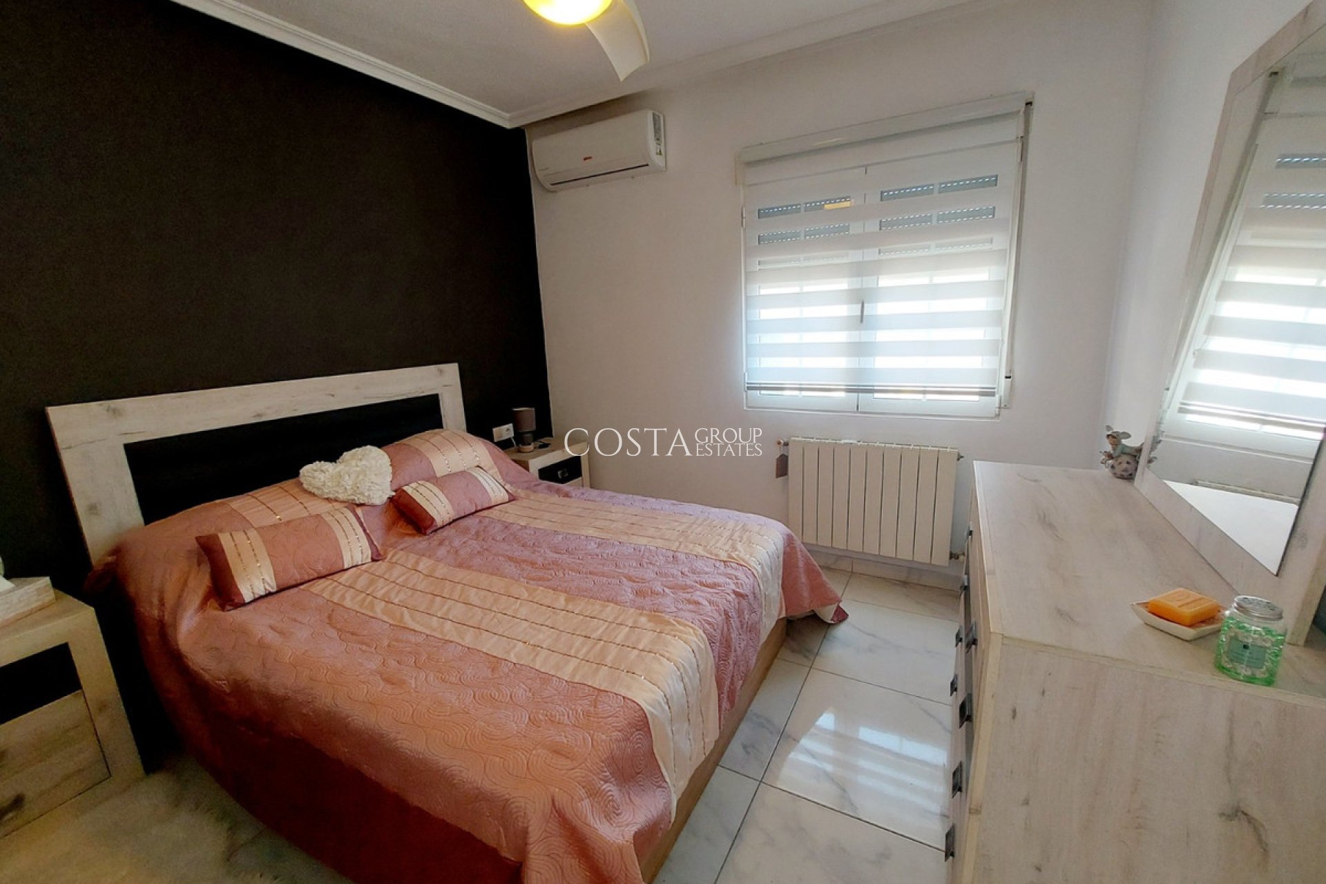 Resale - Villa -
Orihuela - Orihuela Costa