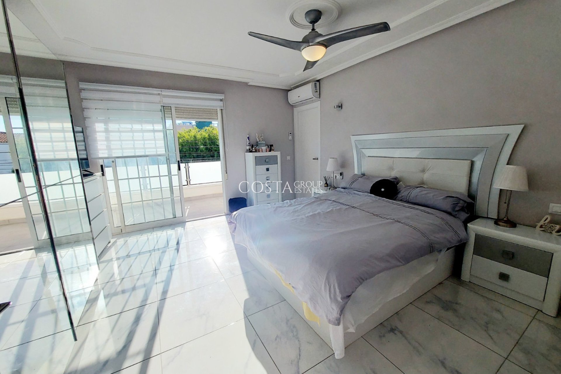 Resale - Villa -
Orihuela - Orihuela Costa